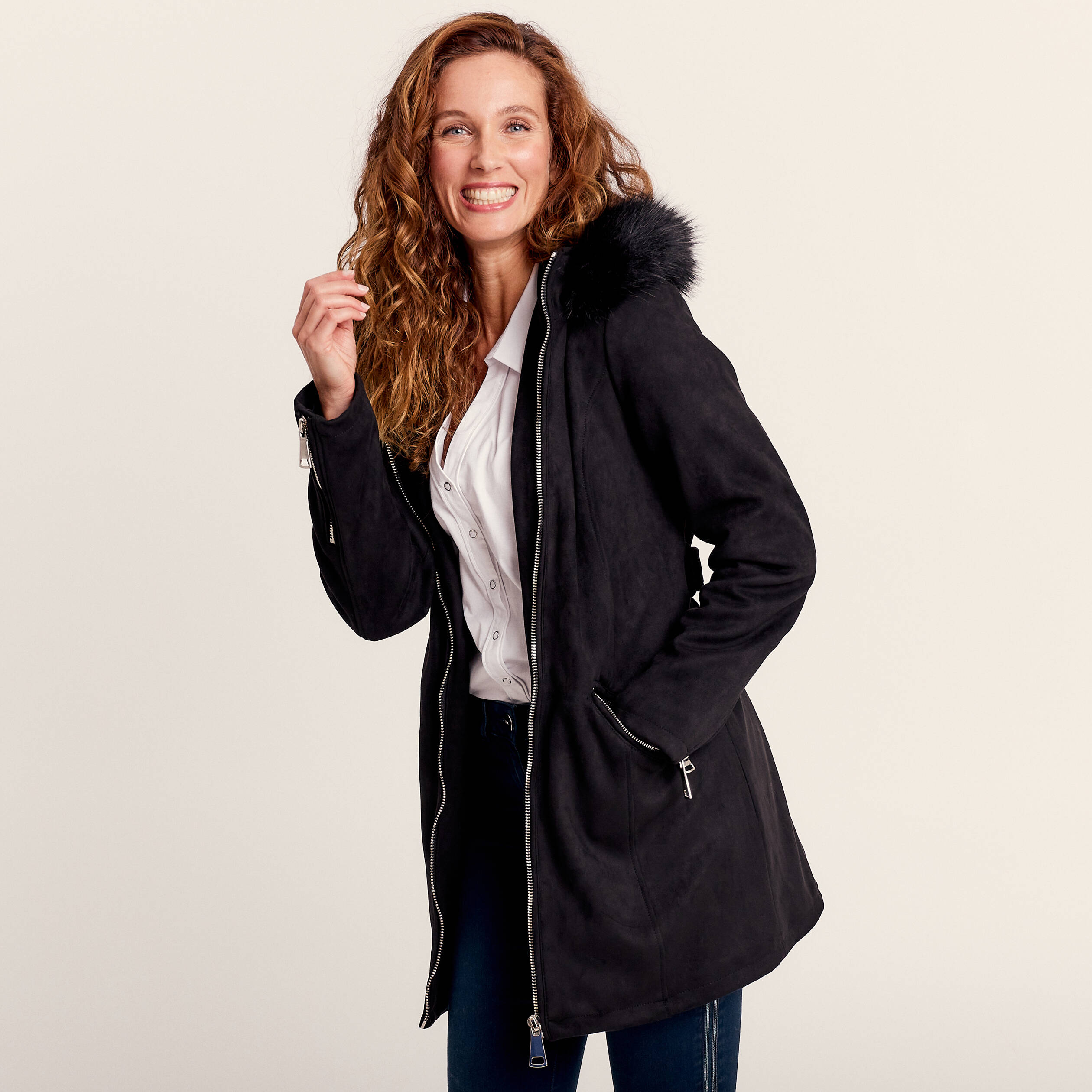 Manteau cintré suédine capuche noir femme