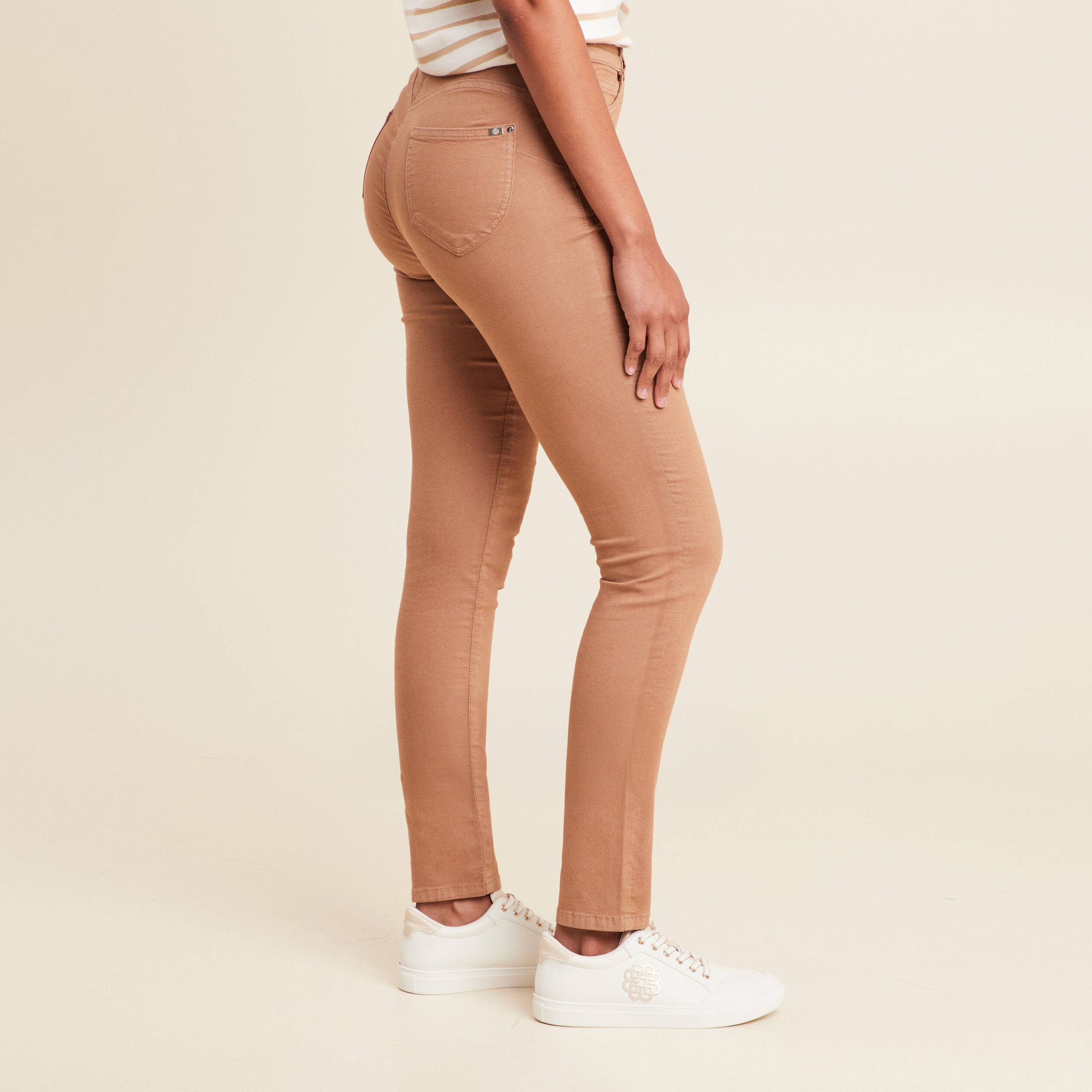 Pantalon magique Le L&eacute;ger coupe ajust&eacute;e marron femme