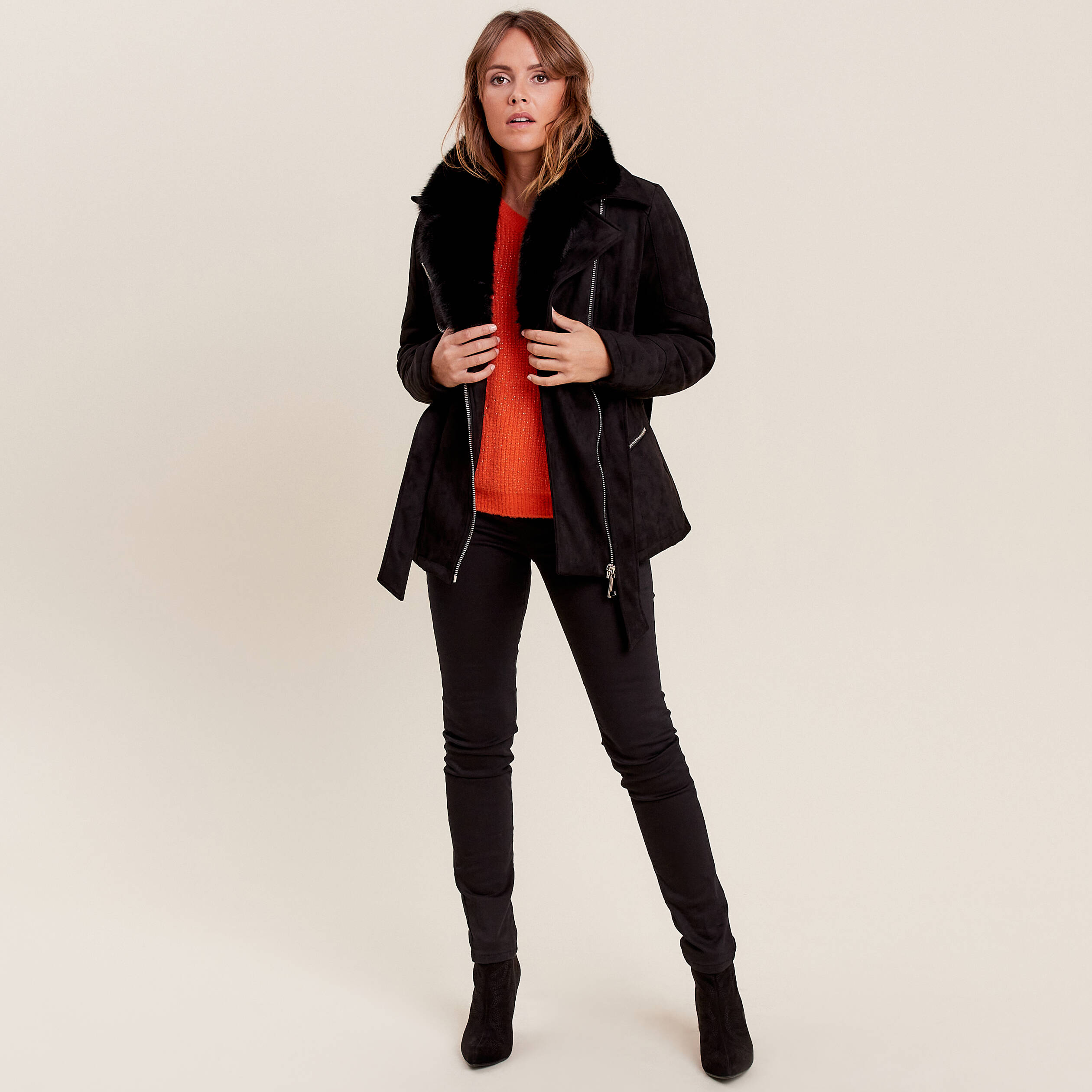 Manteau cintré suédine capuche noir femme