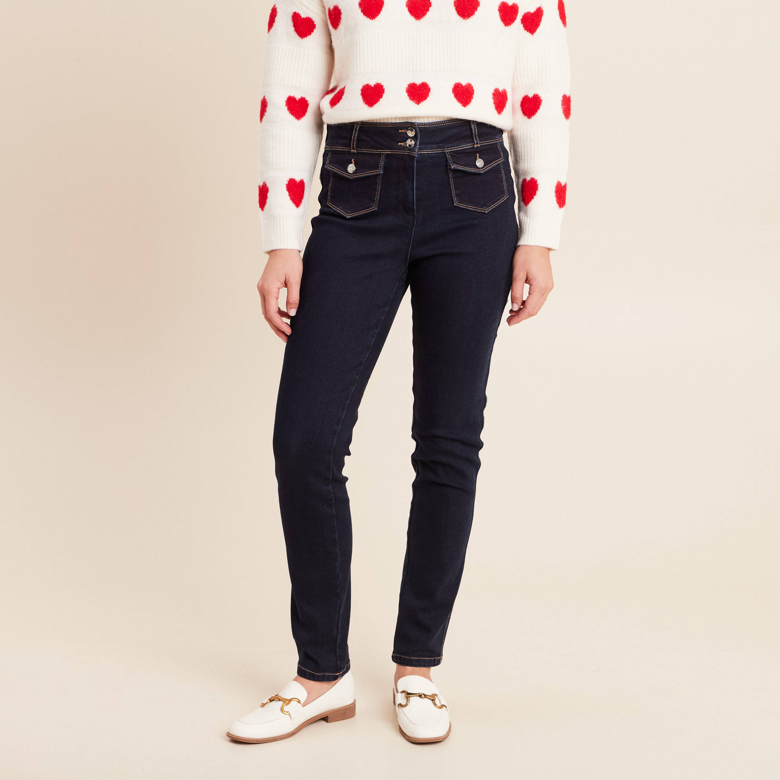 Jean ajust&eacute; taille haute longue denim brut femme