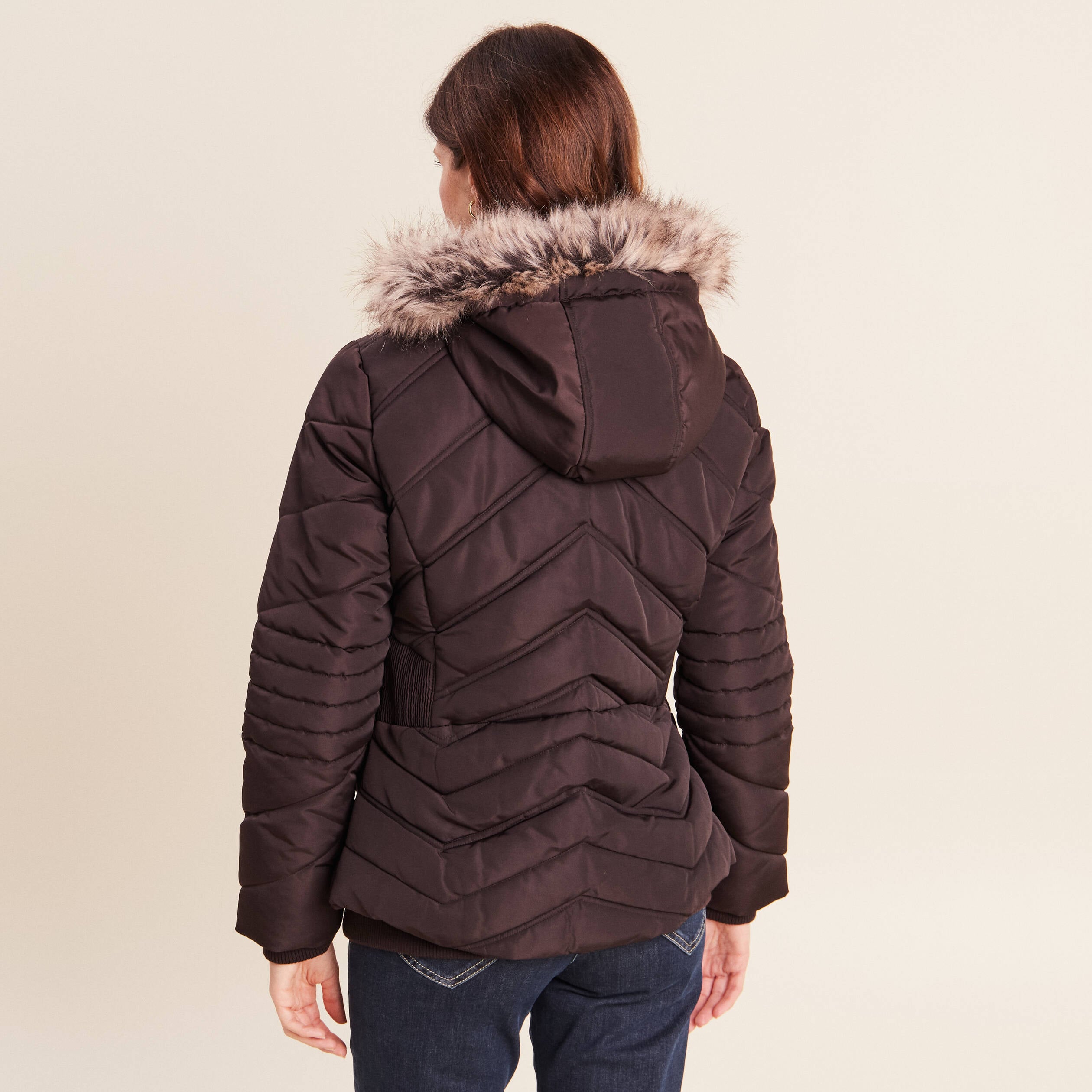 Doudoune cintr&eacute;e capuche manches longues marron fonc&eacute; femme
