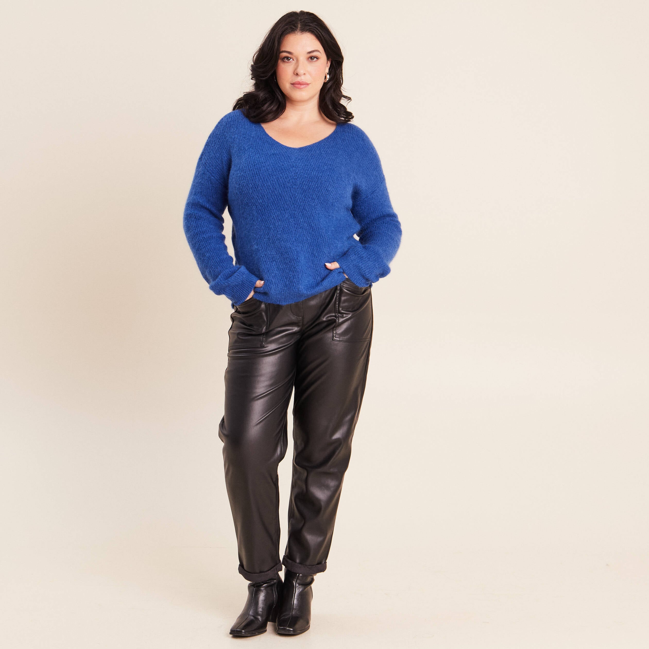 Pull col v bleu electrique femme
