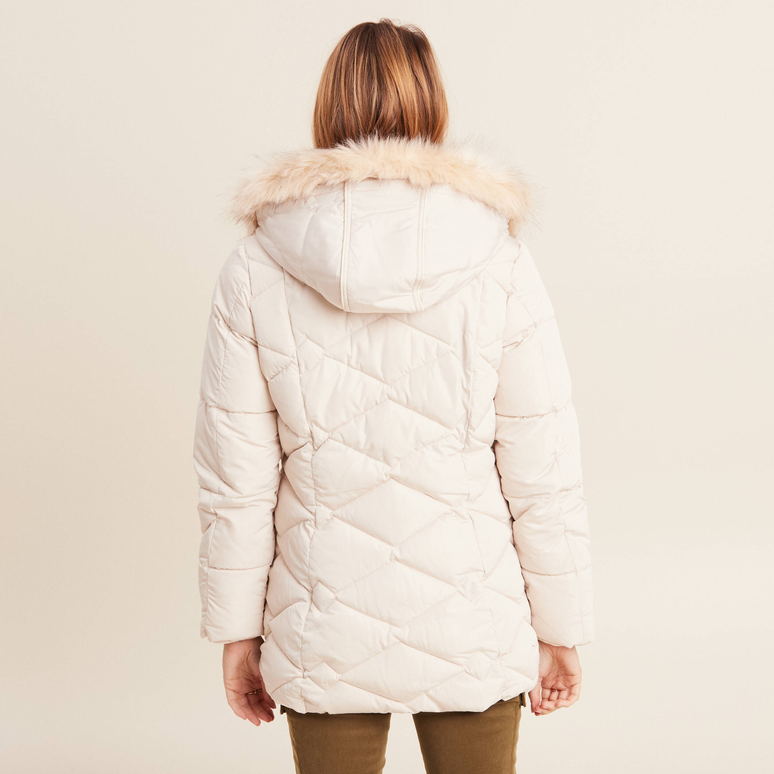 Doudoune d&eacute;perlante &agrave; capuche ecru femme