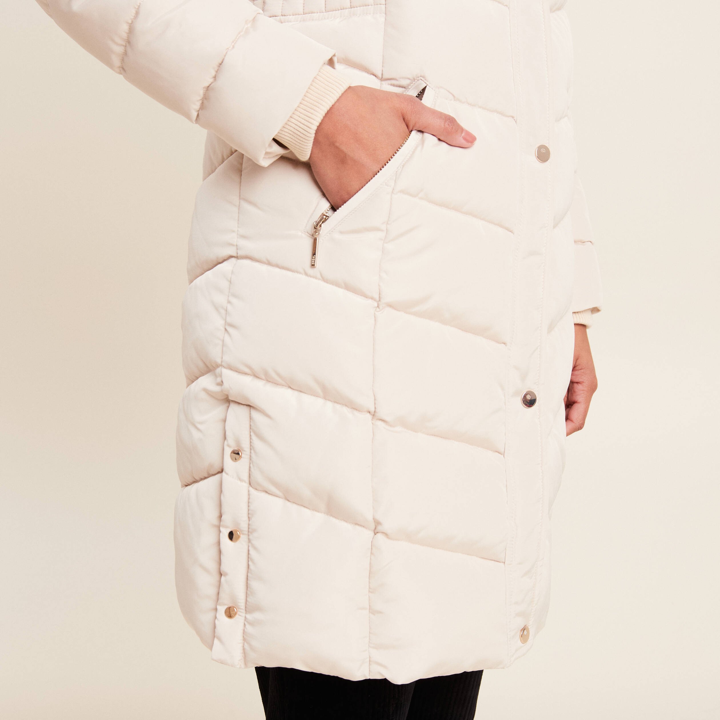 doudoune deperlante longue a capuche beige femme Doudoune déperlante longue à capuche beige femme