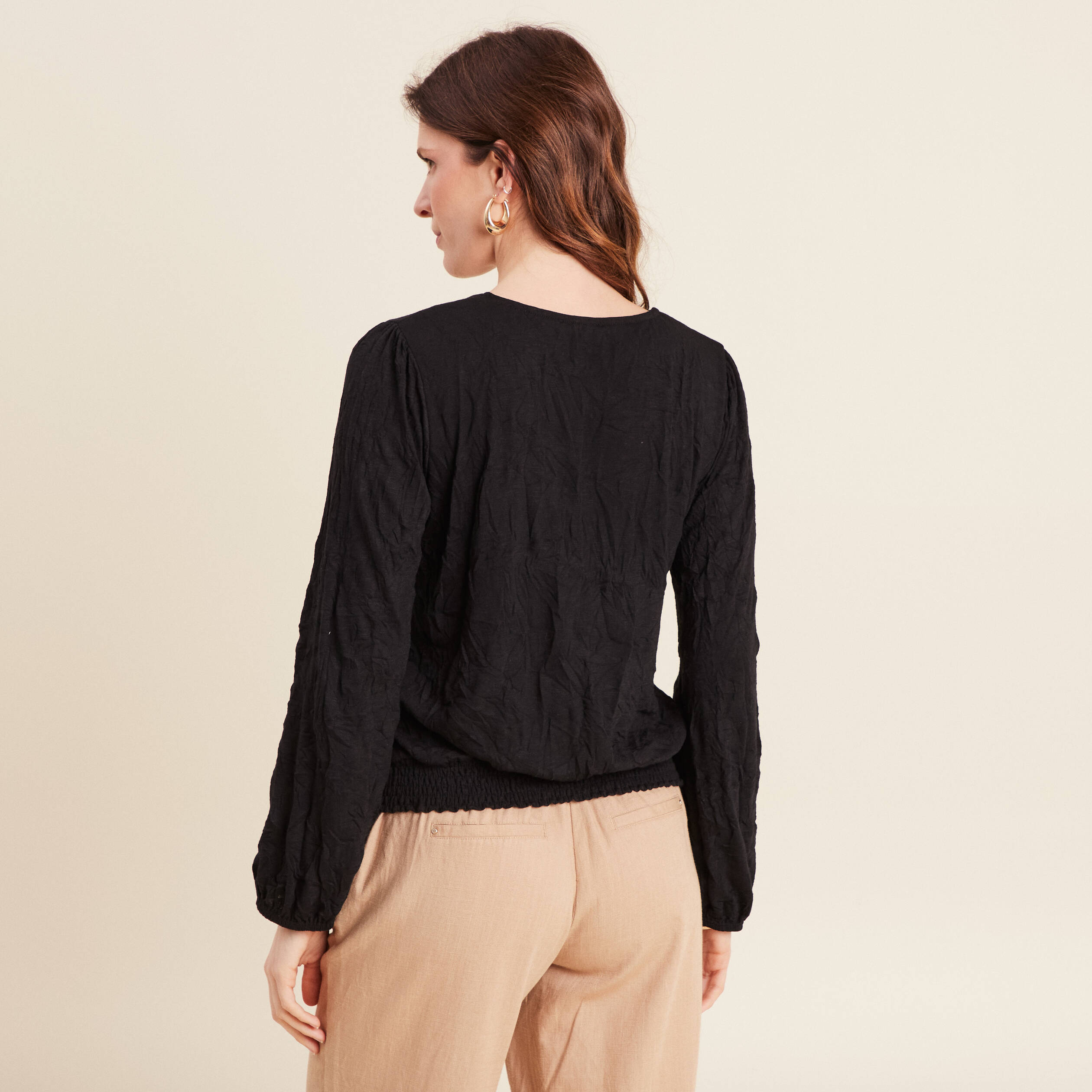 Top droit col V manches longues noir femme