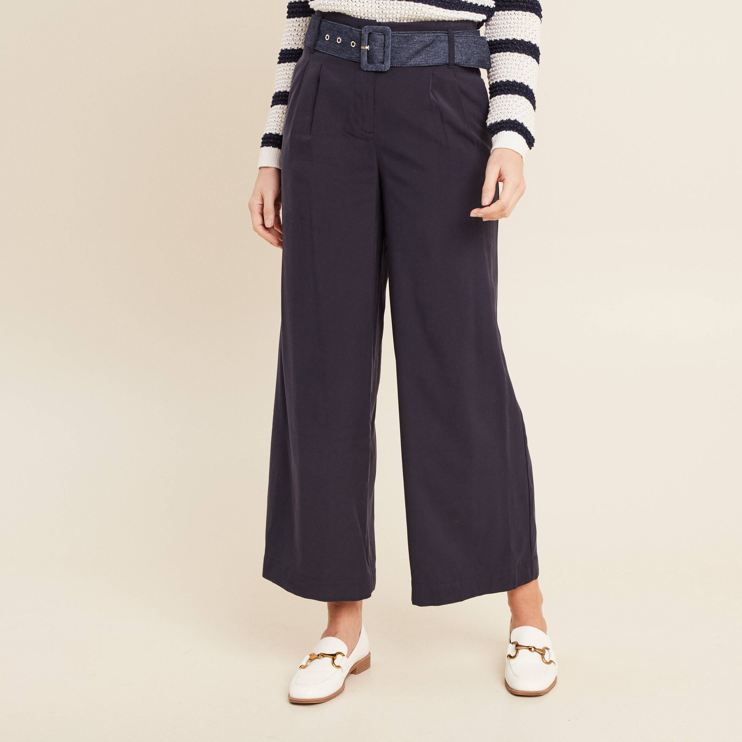 Pantalon large ceinturé bleu foncé femme