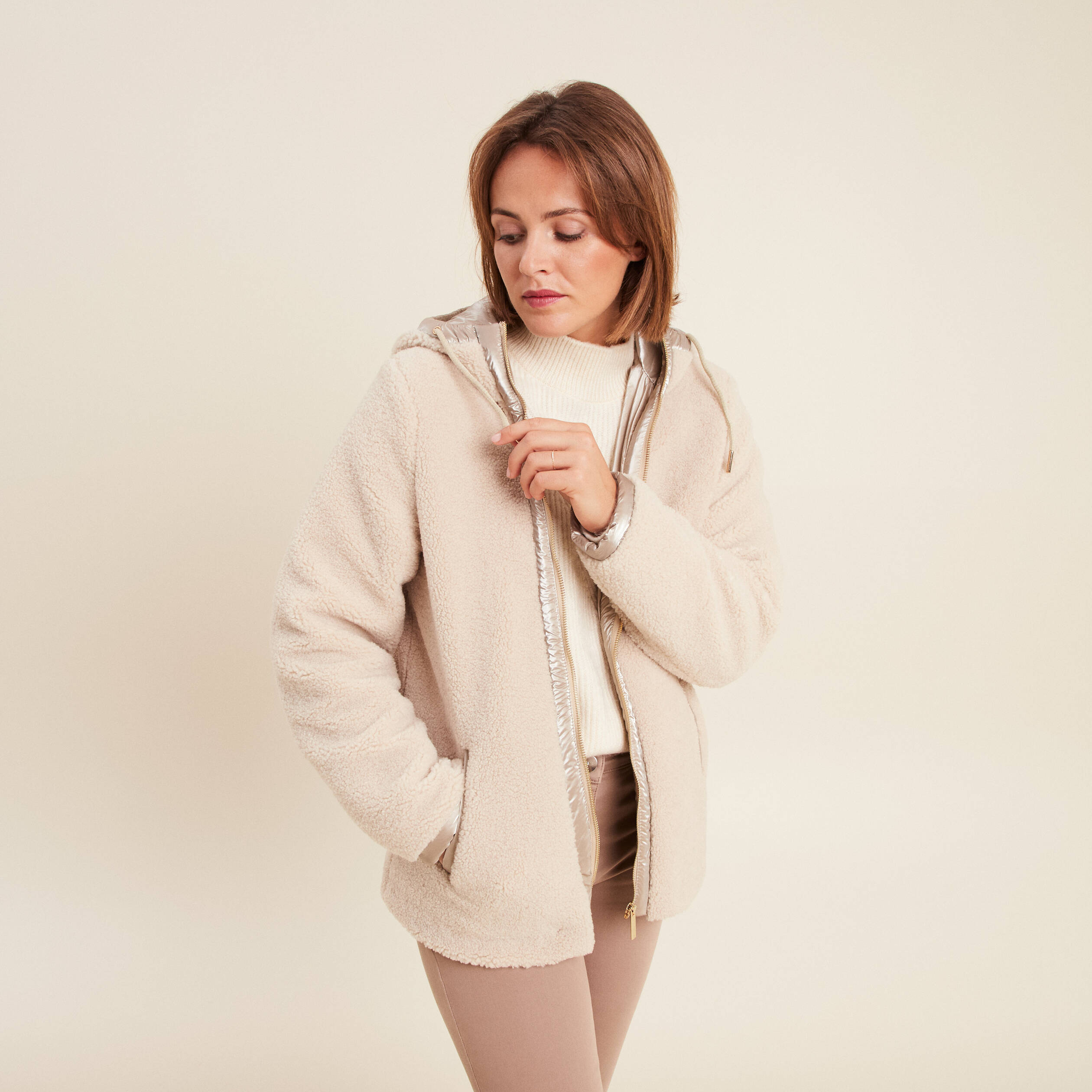Manteau à capuche laine mouton ecru femme