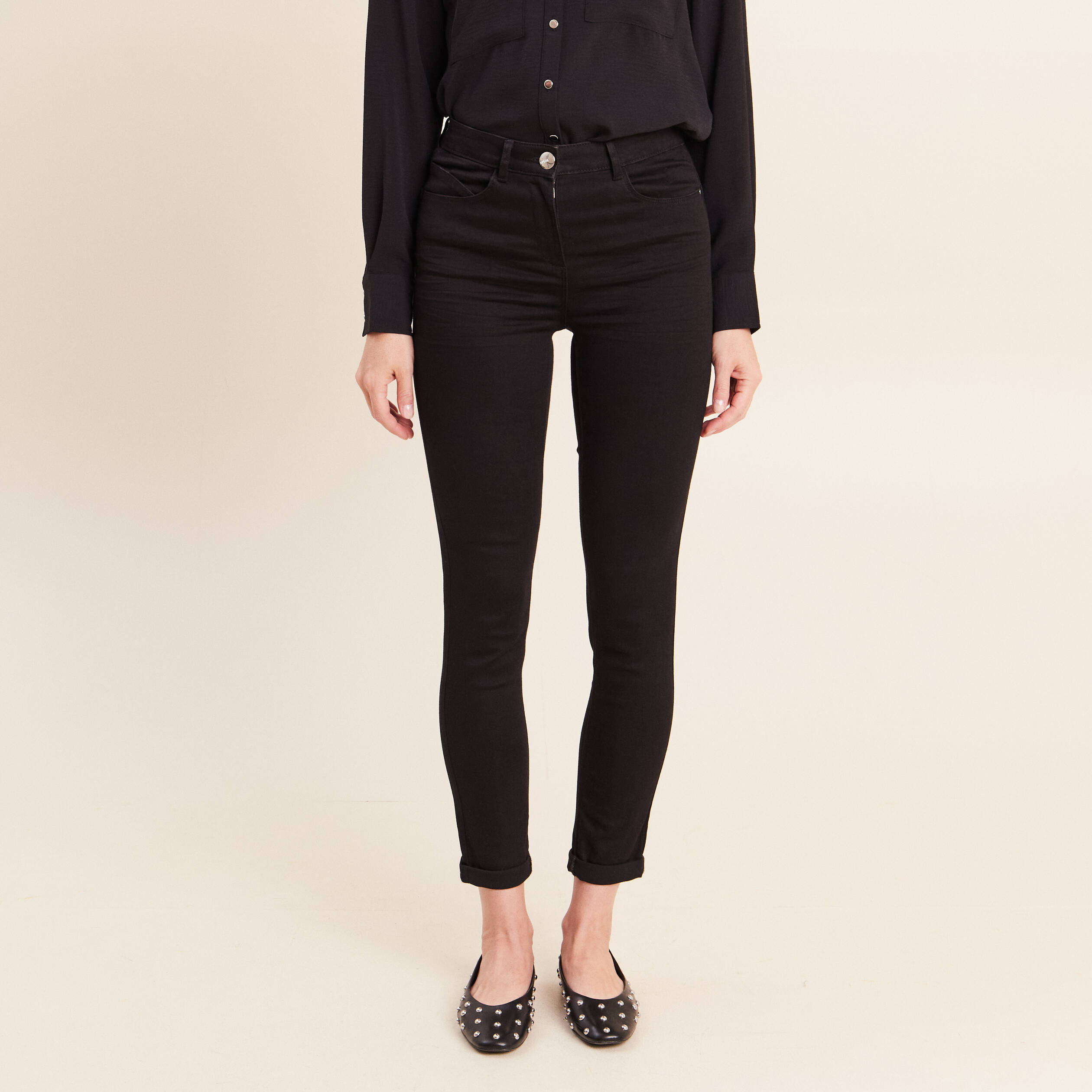 Jean coupe ajust&eacute;e 7/8&egrave;me noir femme