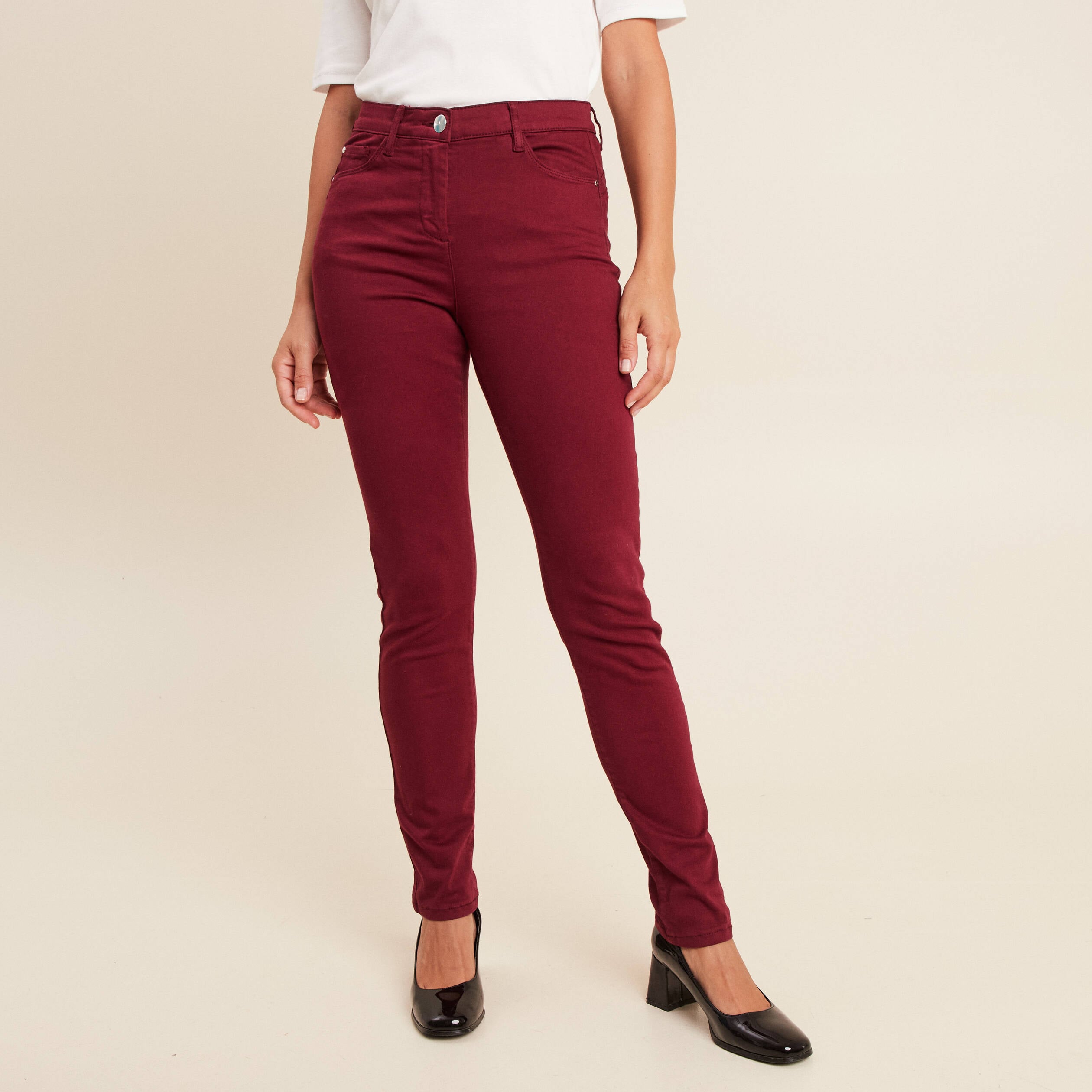 Jean magique L'Unique coupe ajust&eacute;e bordeaux femme