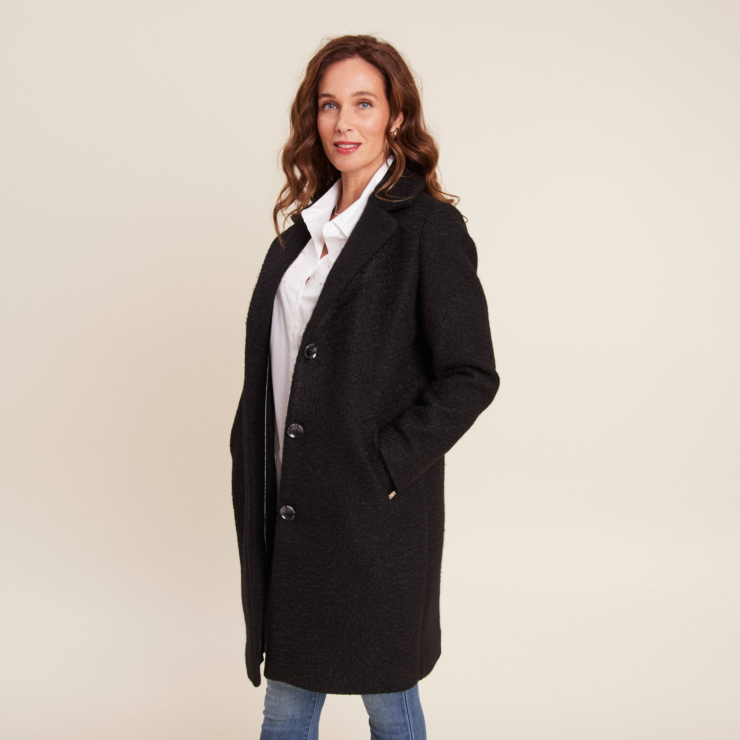 Manteau long boutonné noir femme