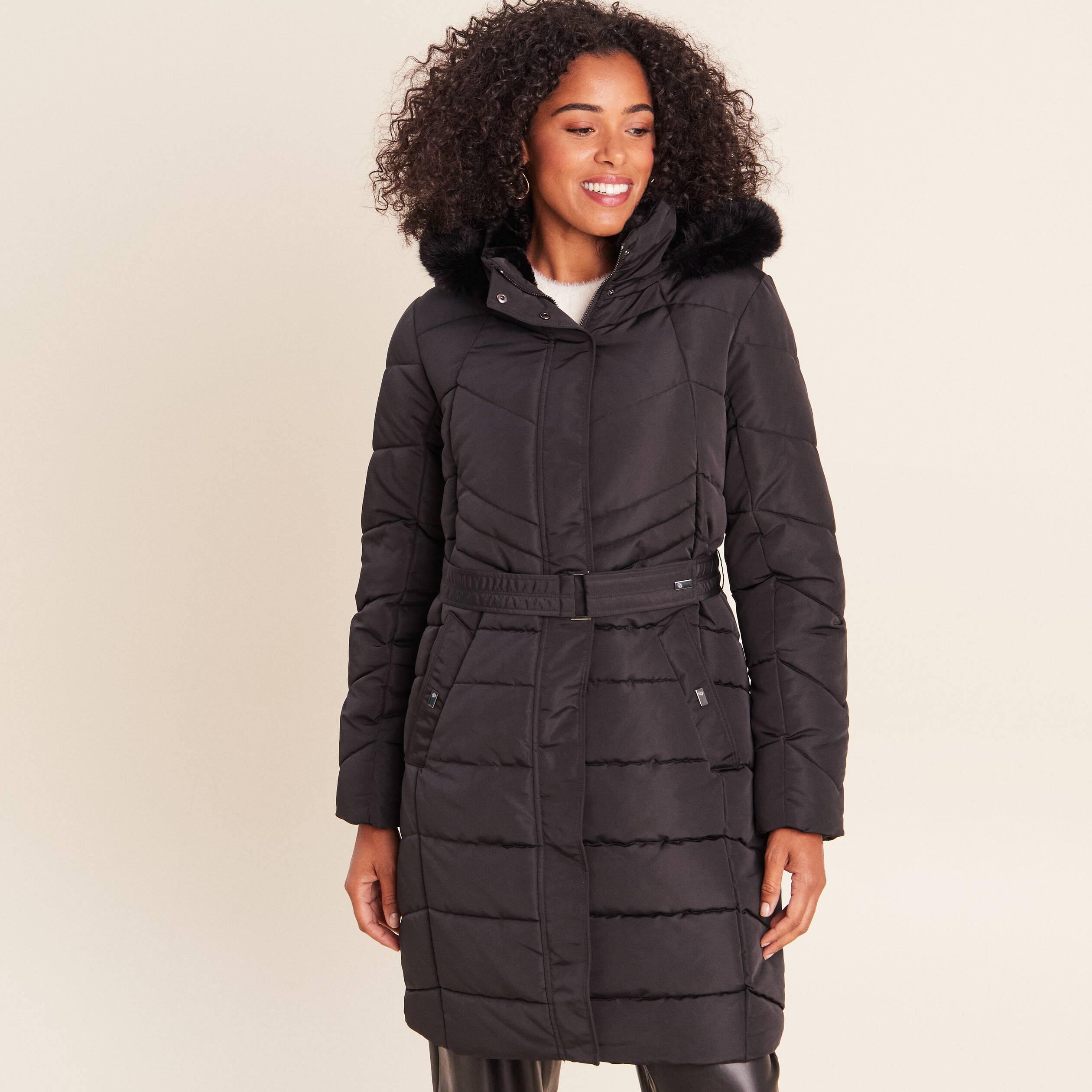 Doudoune cintr&eacute;e &agrave; capuche doubl&eacute;e noir femme