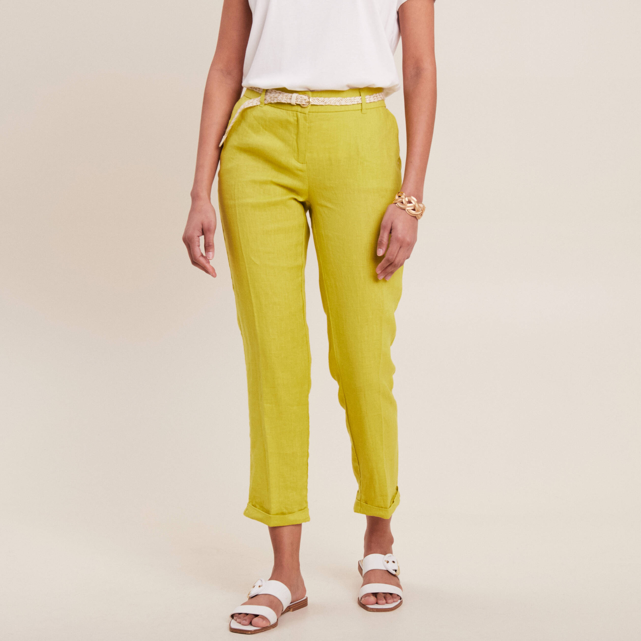 Pantalon coupe chino en lin ceintur&eacute; vert anis femme