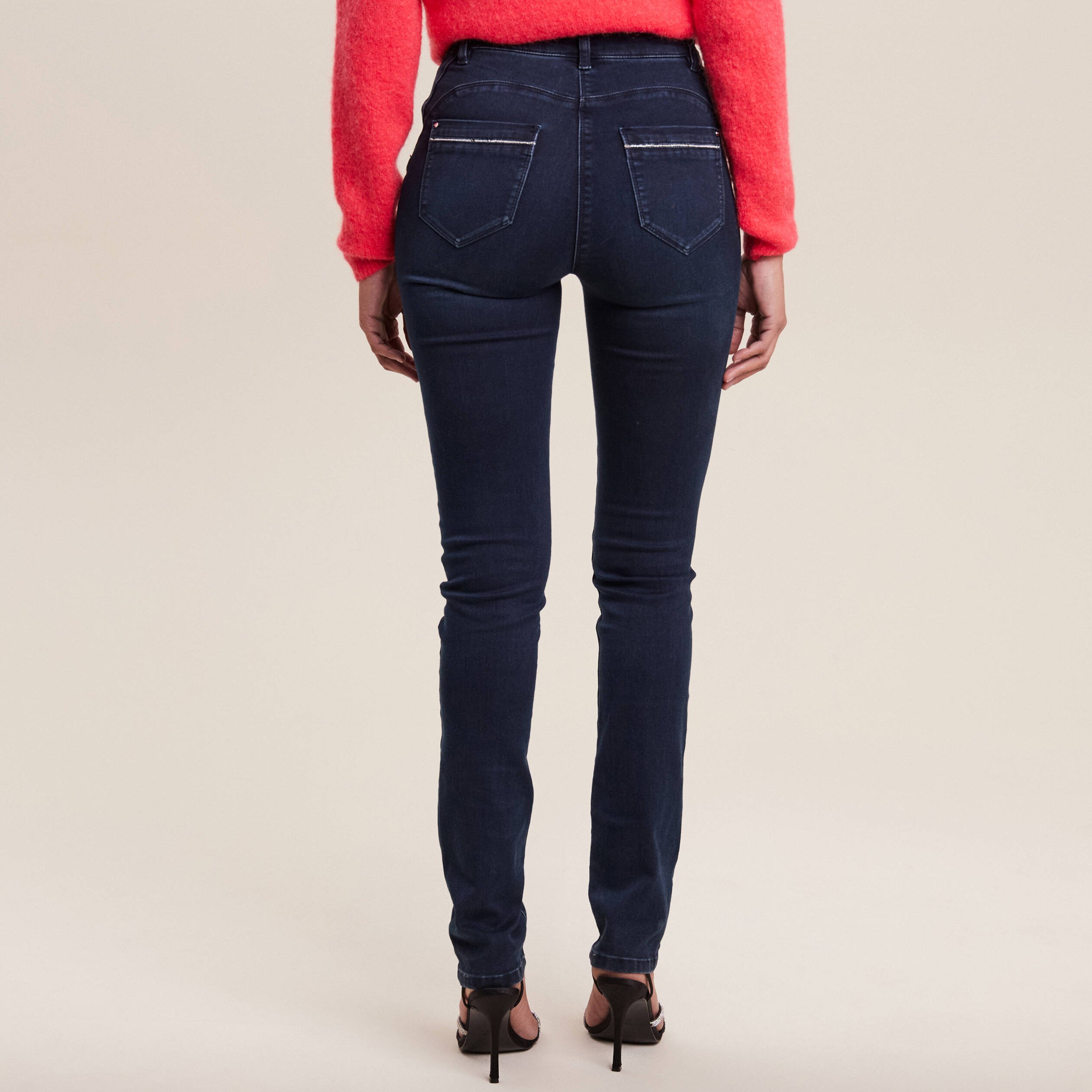 Jean ajusté taille haute denim brut femme