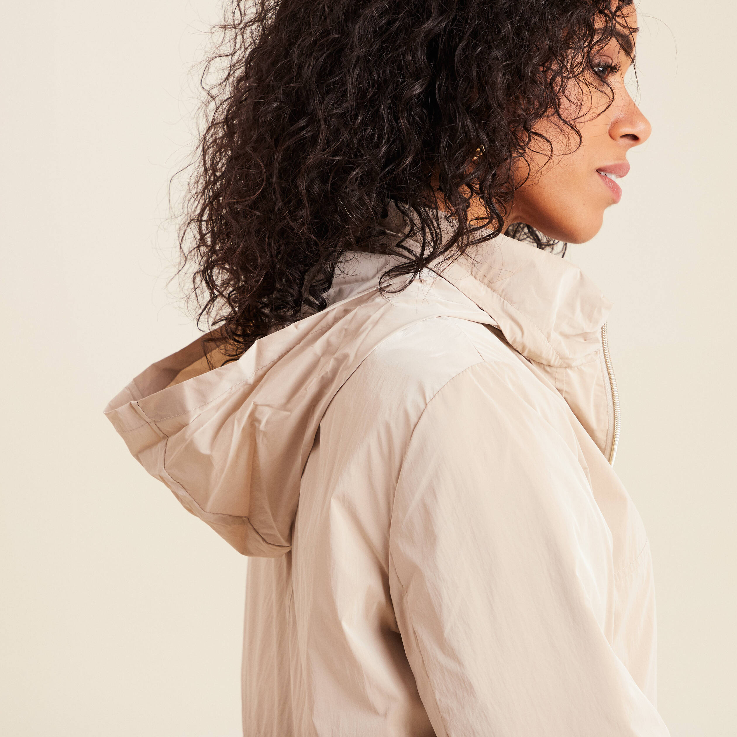 Coupe-vent court zippé sable femme