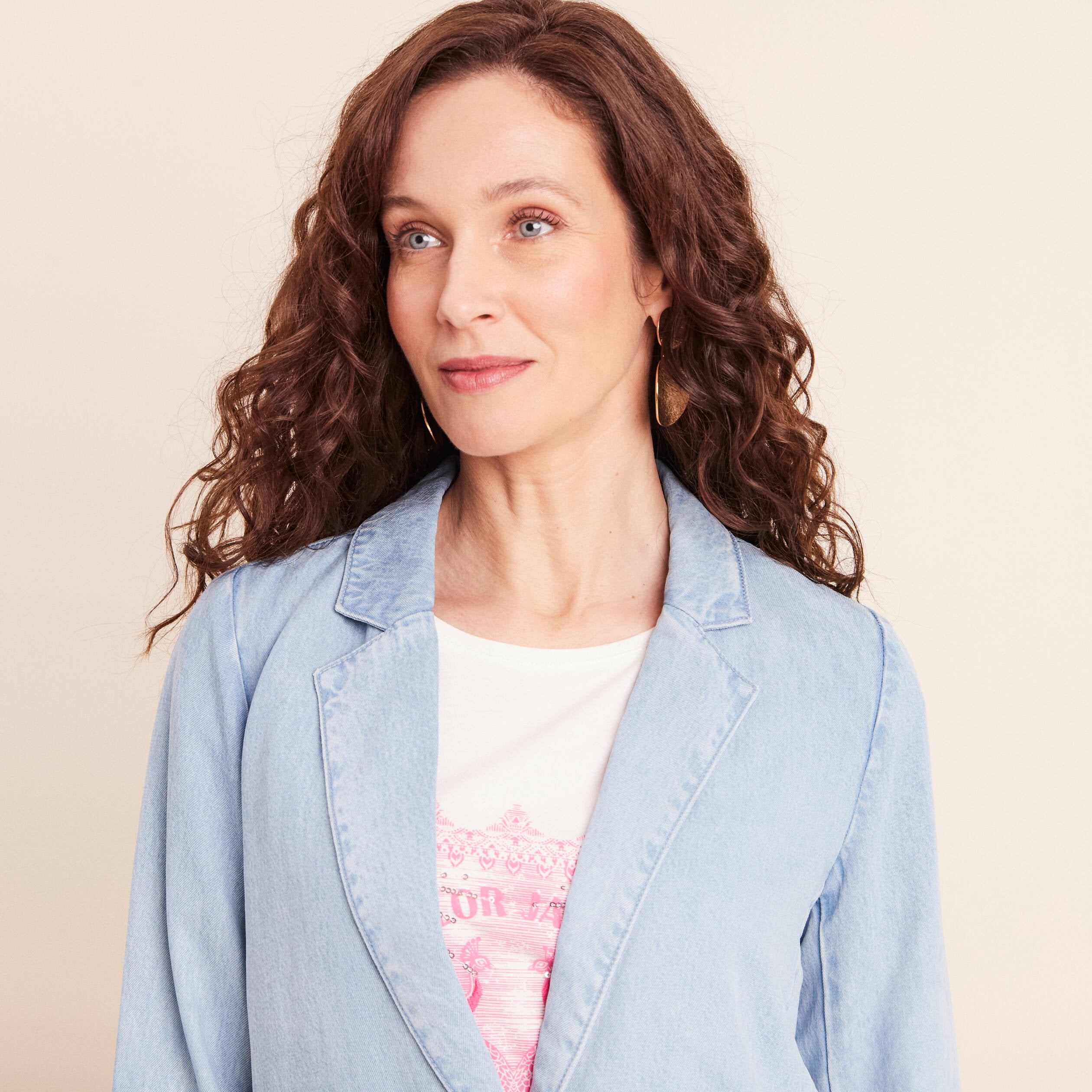 Veste longue cintr&eacute;e en jean doubl&eacute;e denim bleach femme