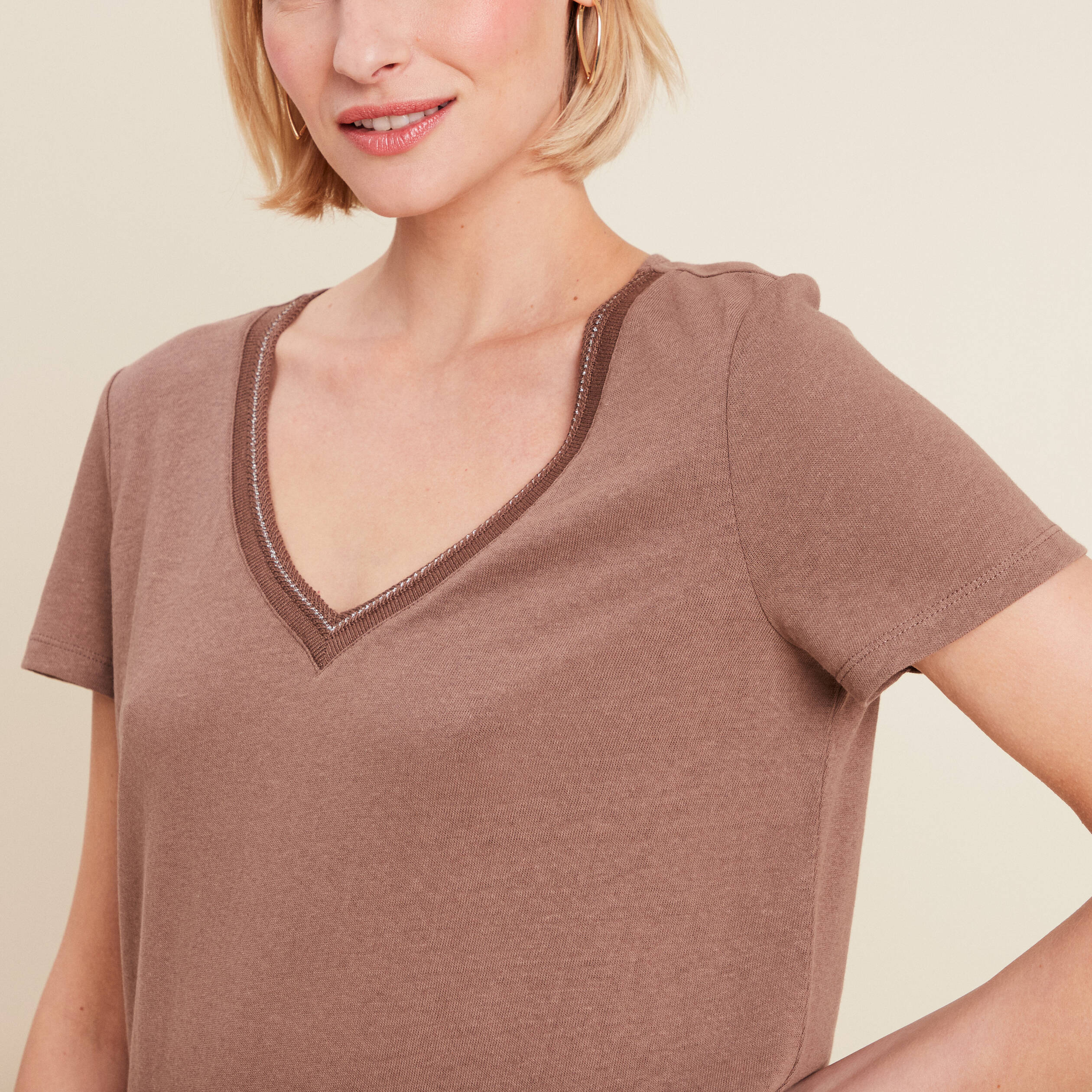 T-shirt manches courtes col en V marron cognac femme