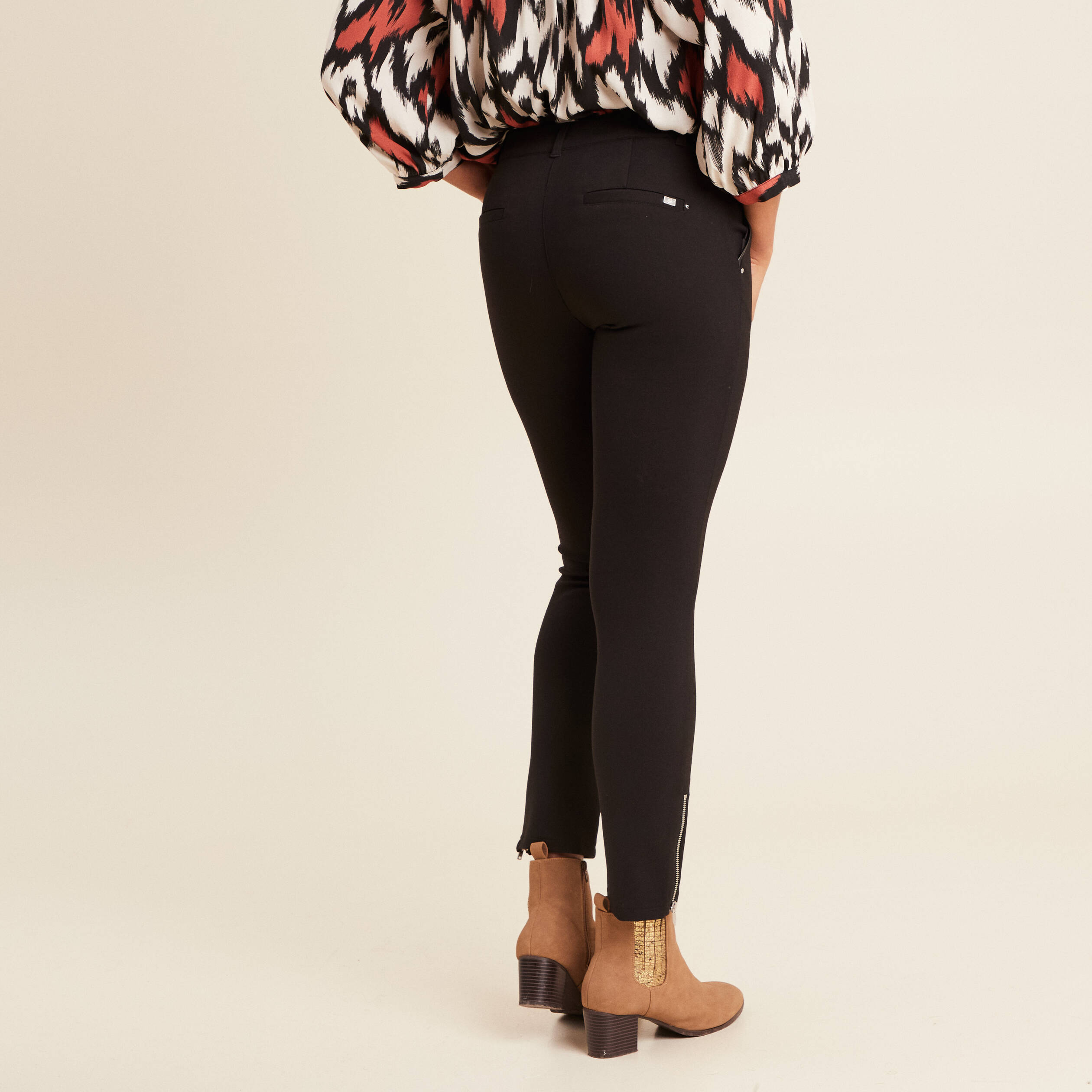 pantalon ajuste details zippes noir femme Pantalon ajusté détails zippés noir femme
