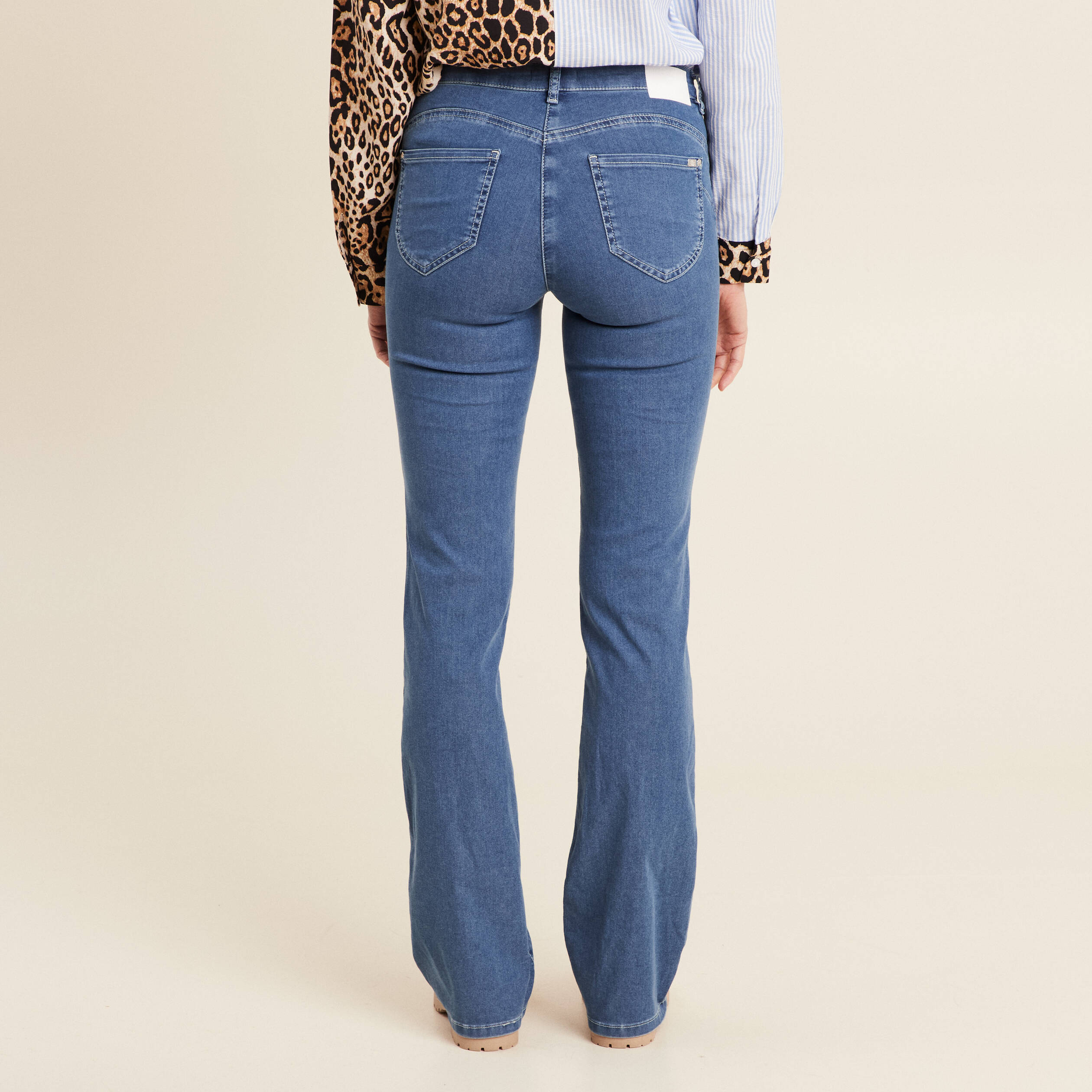 Jean léger bootcut taille basculée denim bleach femme
