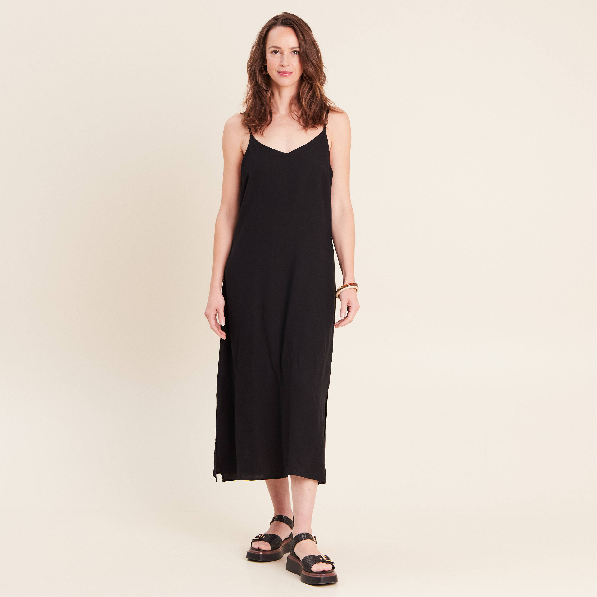 Robe longue d&eacute;collet&eacute; &agrave; fines bretelles noir femme