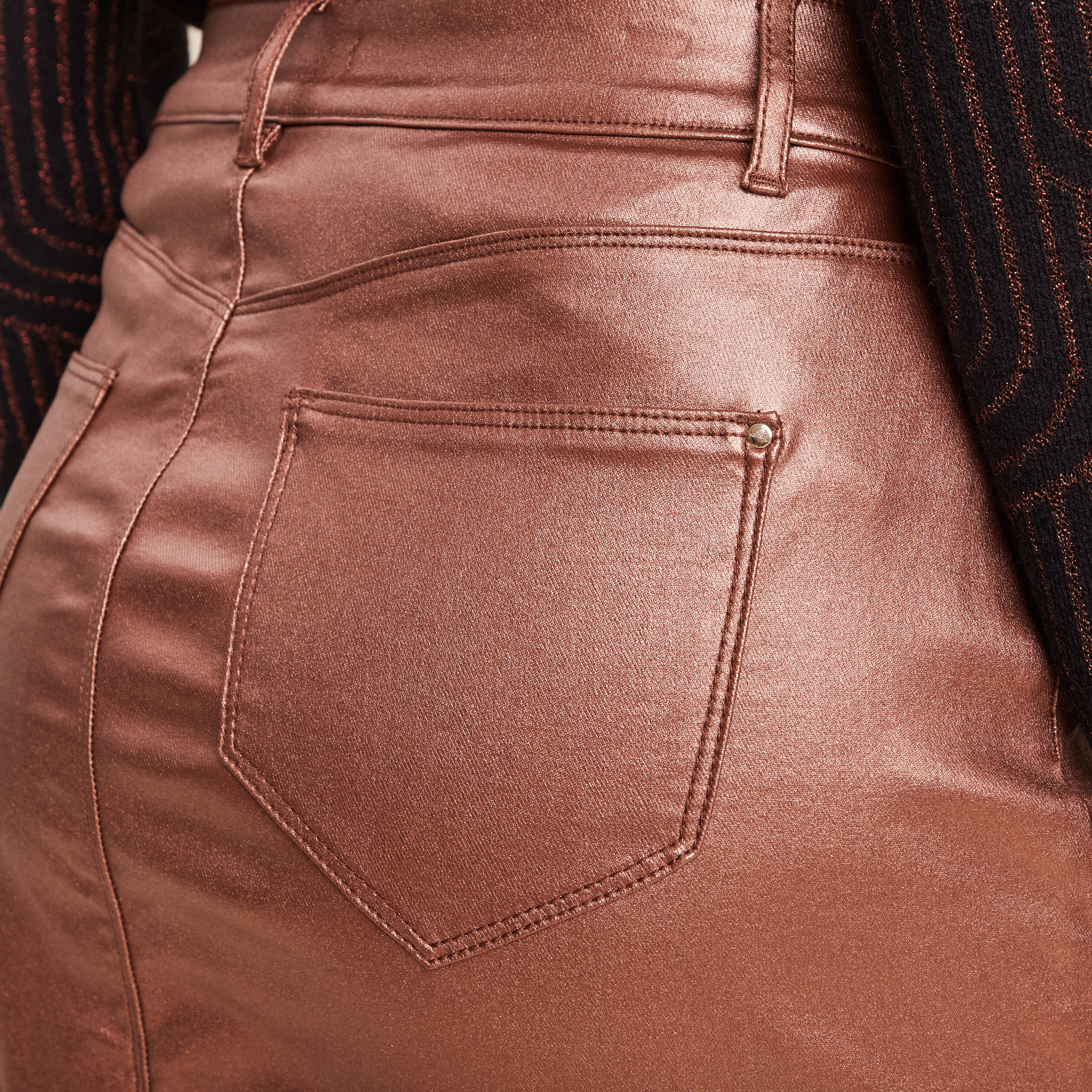Jupe midi droite enduite couleur cuivre femme