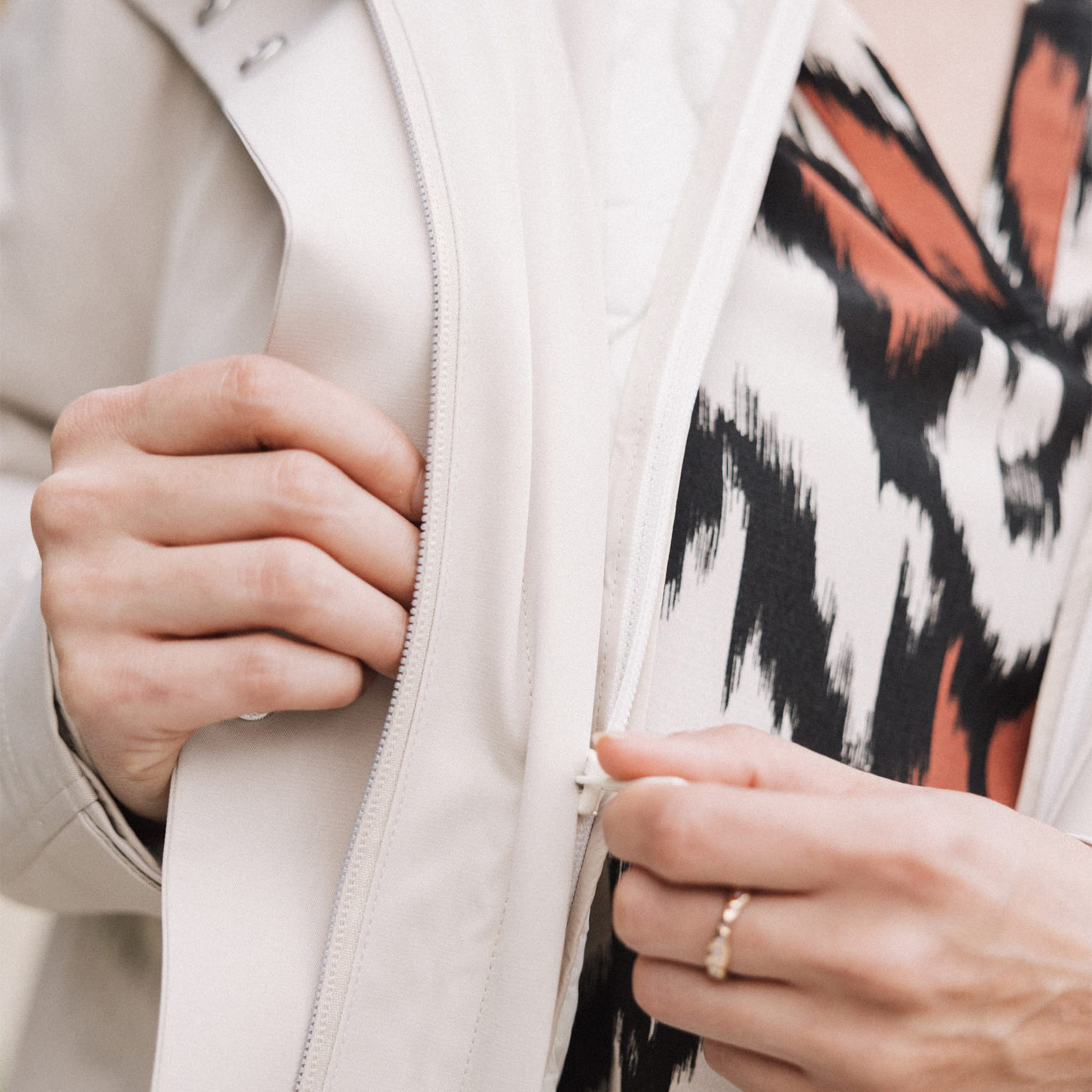 Parka &agrave; capuche sable femme