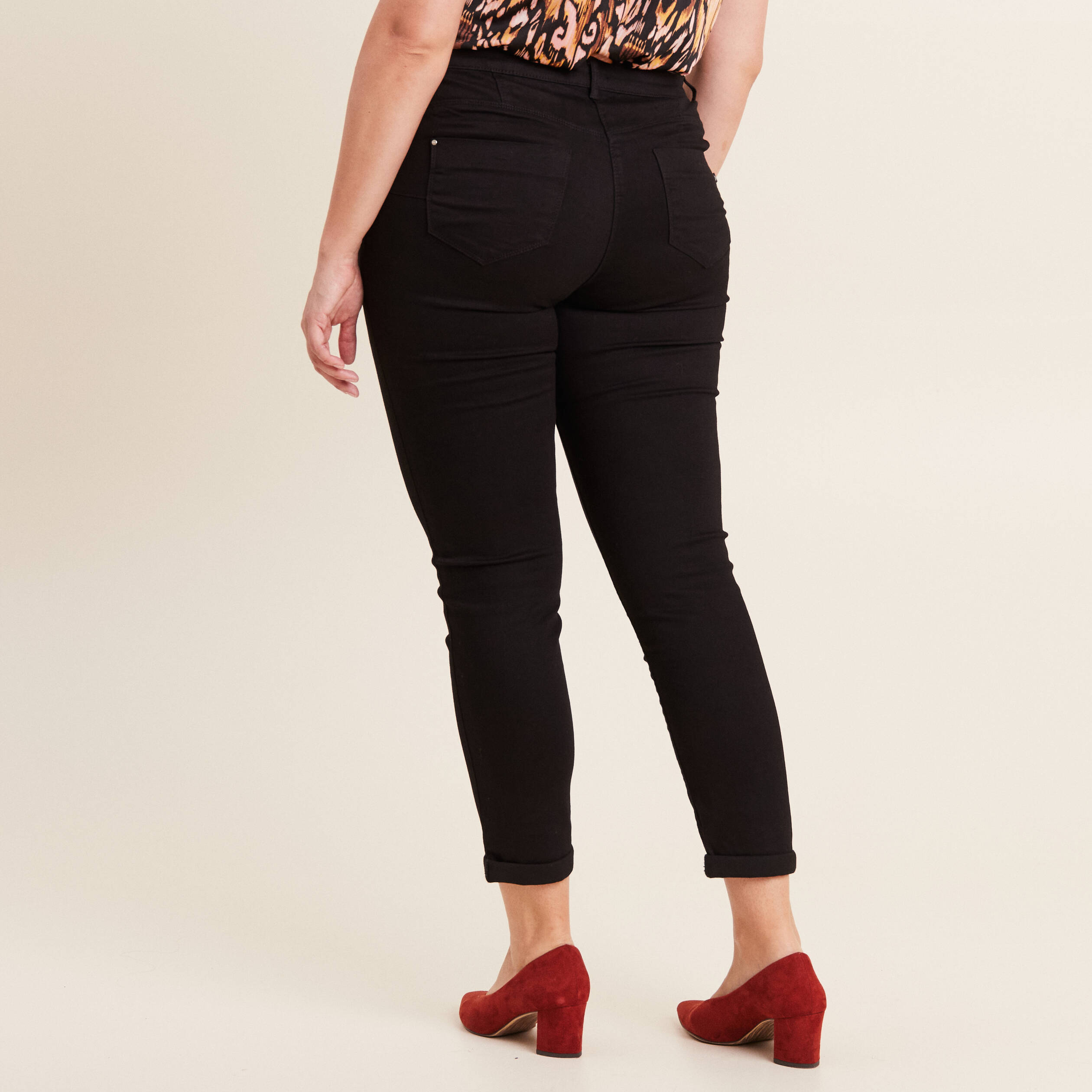 Jean ajusté taille standard 7/8ème noir femme