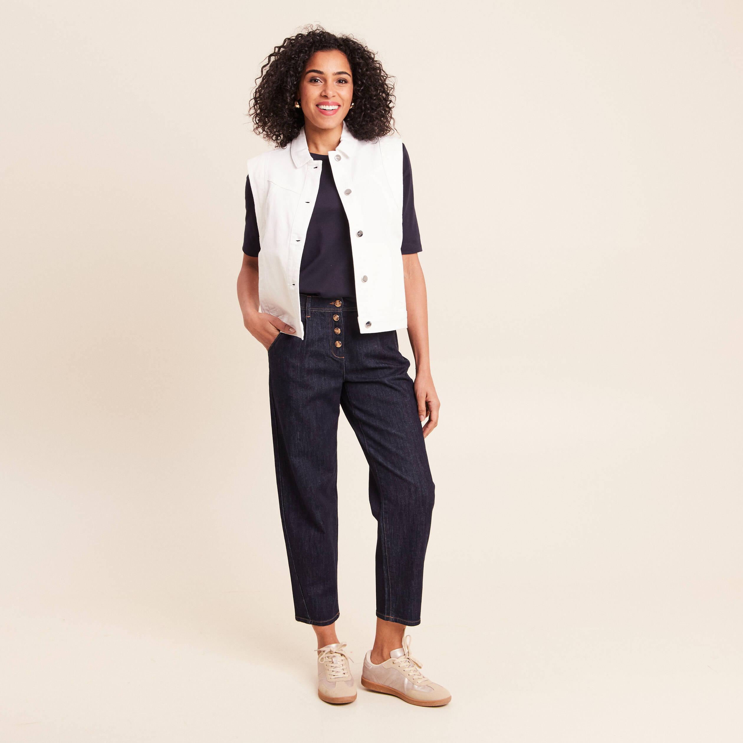 T-shirt ajust&eacute; col rond manches coudes bleu fonc&eacute; femme