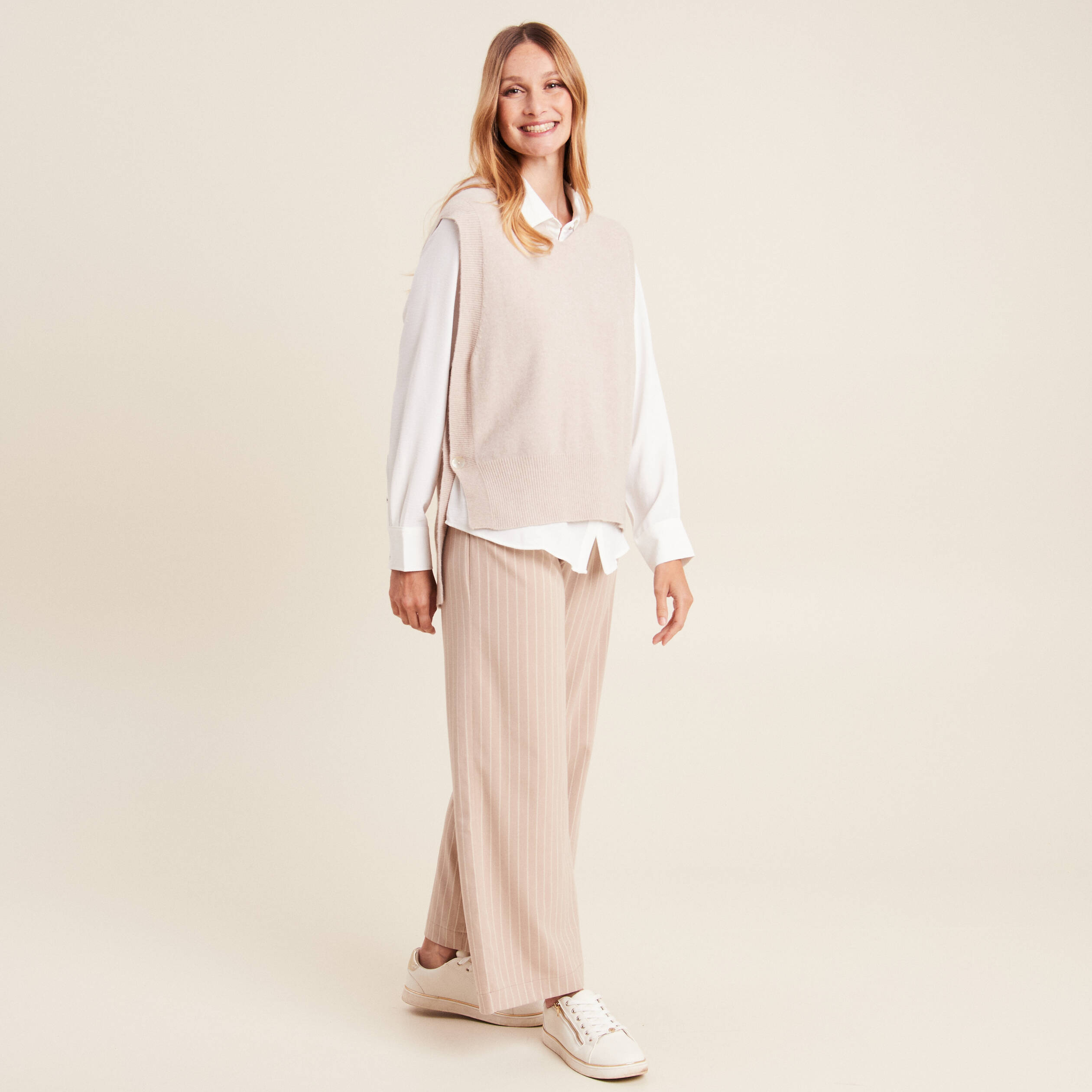 Pull sans manches &agrave; capuche creme femme