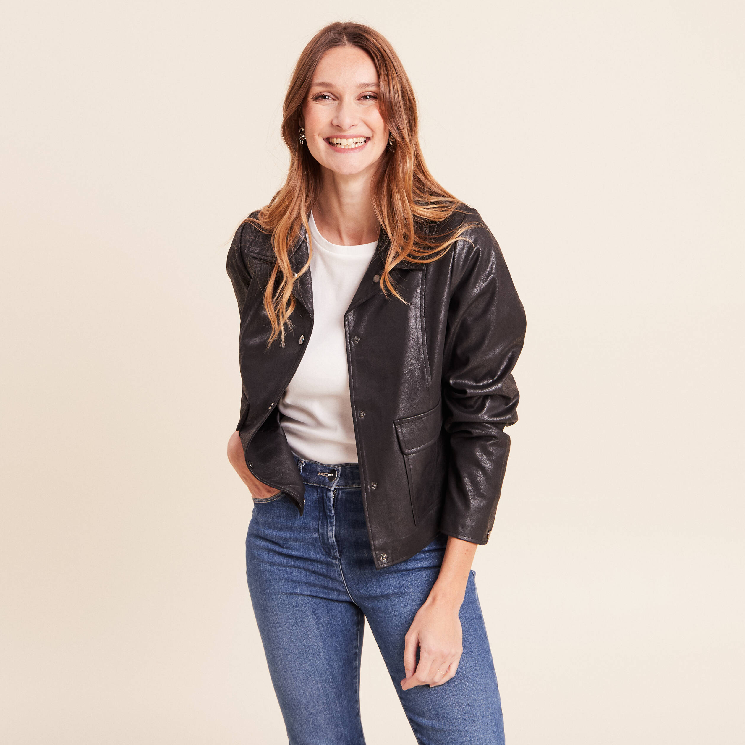 Veste courte droite aspect daim noir femme