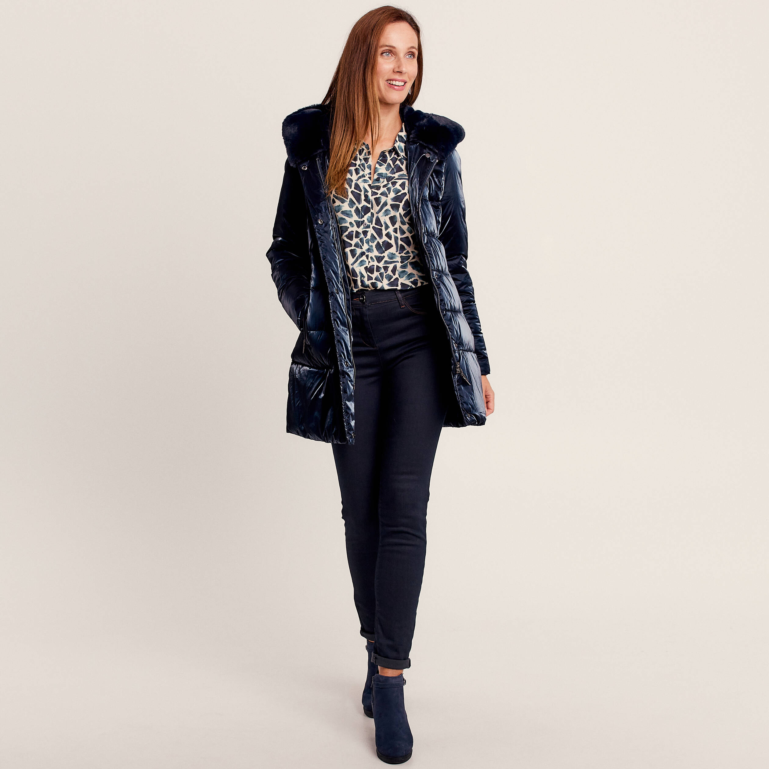 doudoune-droite-capuche-bleu-fonc-femme-br-al