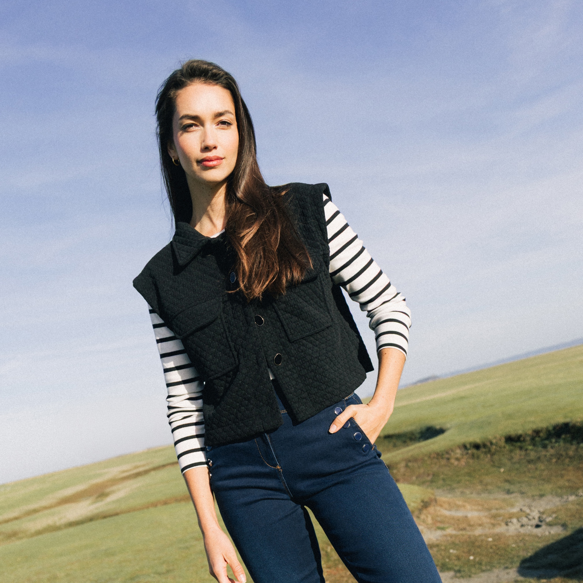 Veste courte droite sans manches noir femme