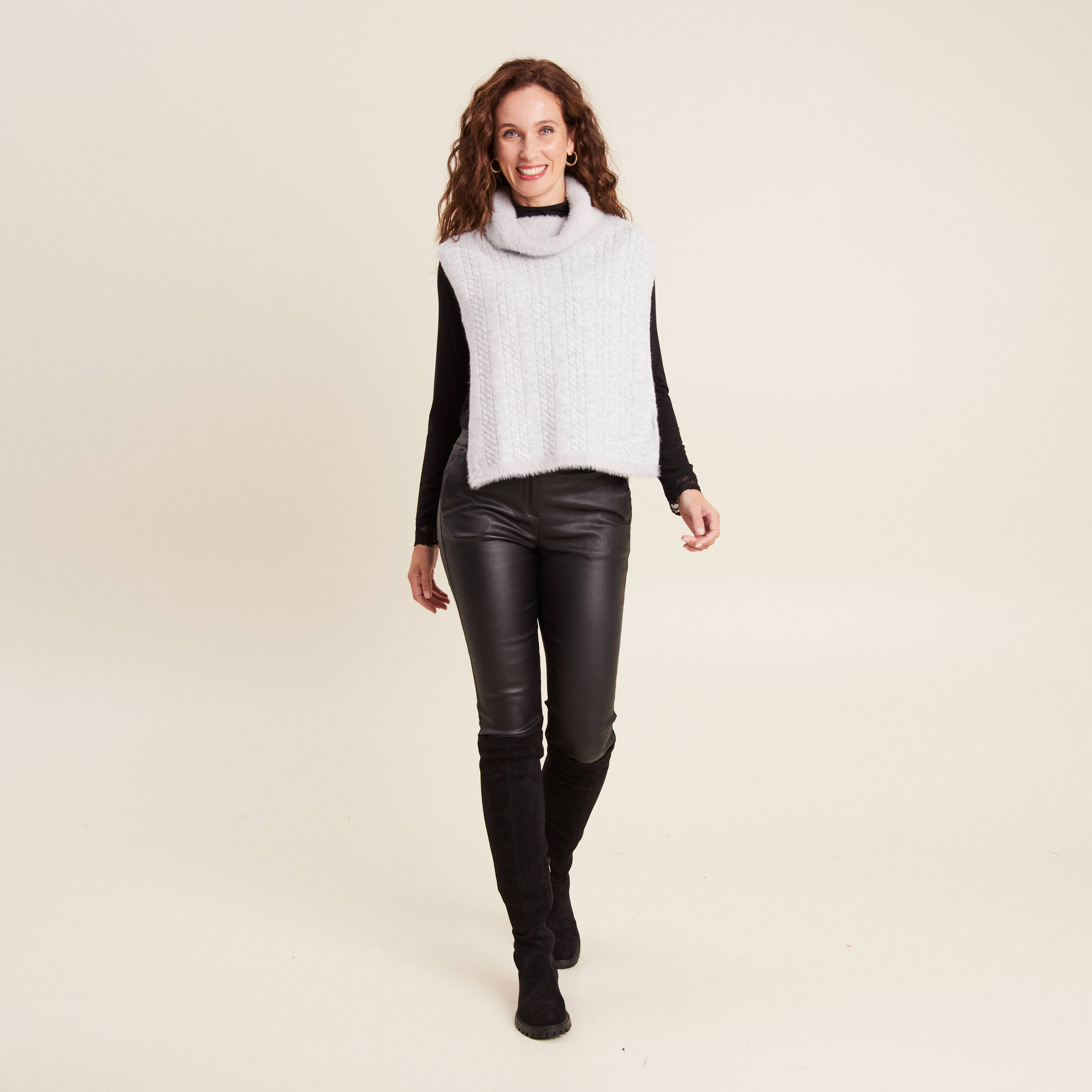 Col roulé à torsades gris clair femme