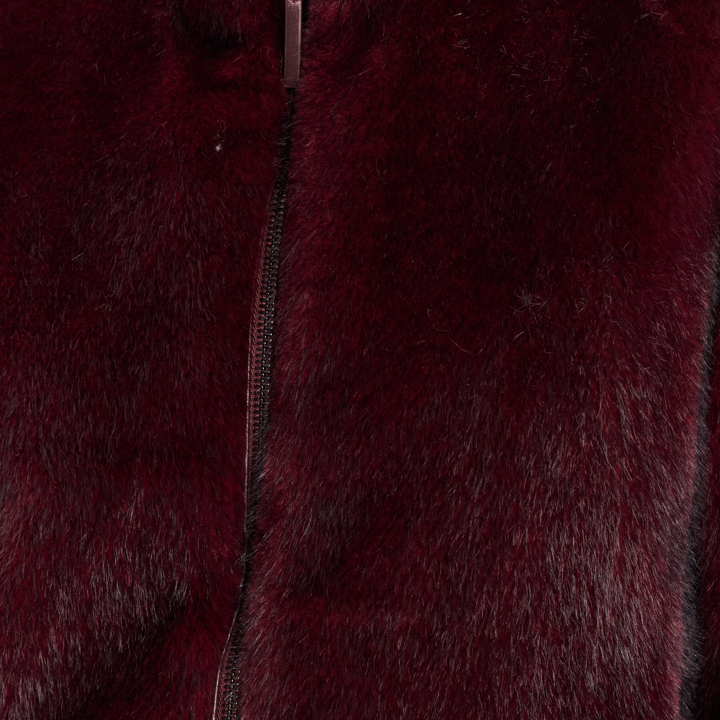 Manteau en fausse fourrure col montant bordeaux femme