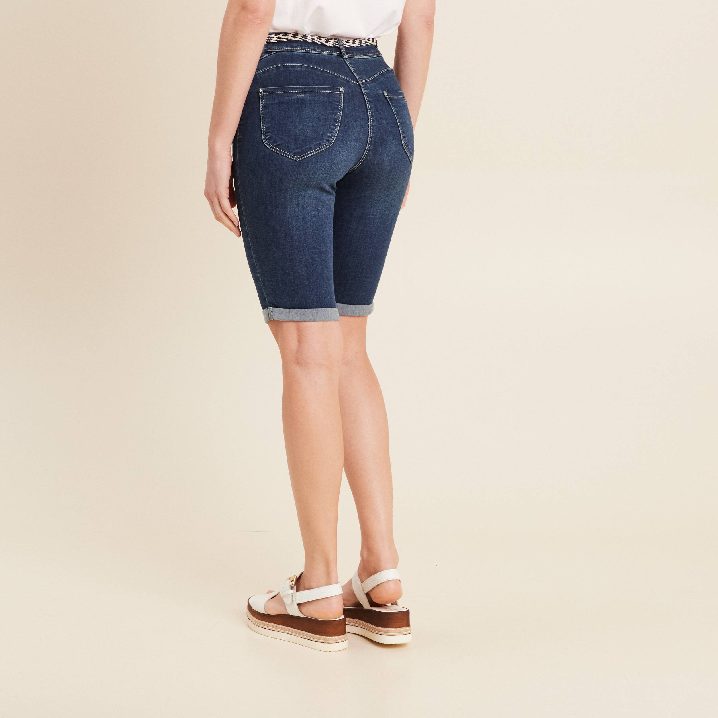 bermuda ajuste en jean denim brut femme Bermuda ajusté en jean denim brut femme