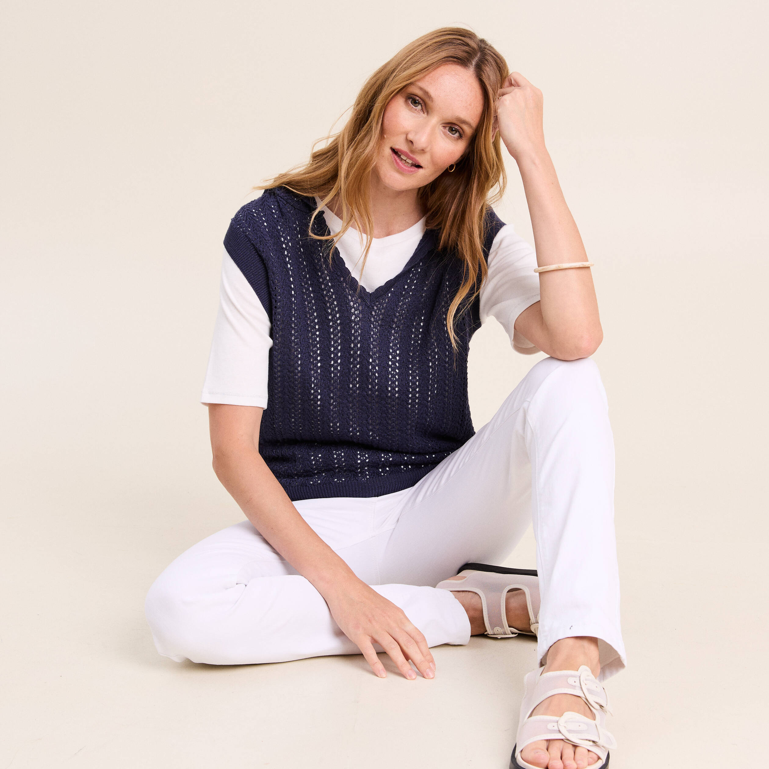 Pull droit sans manches &agrave; capuche bleu marine femme
