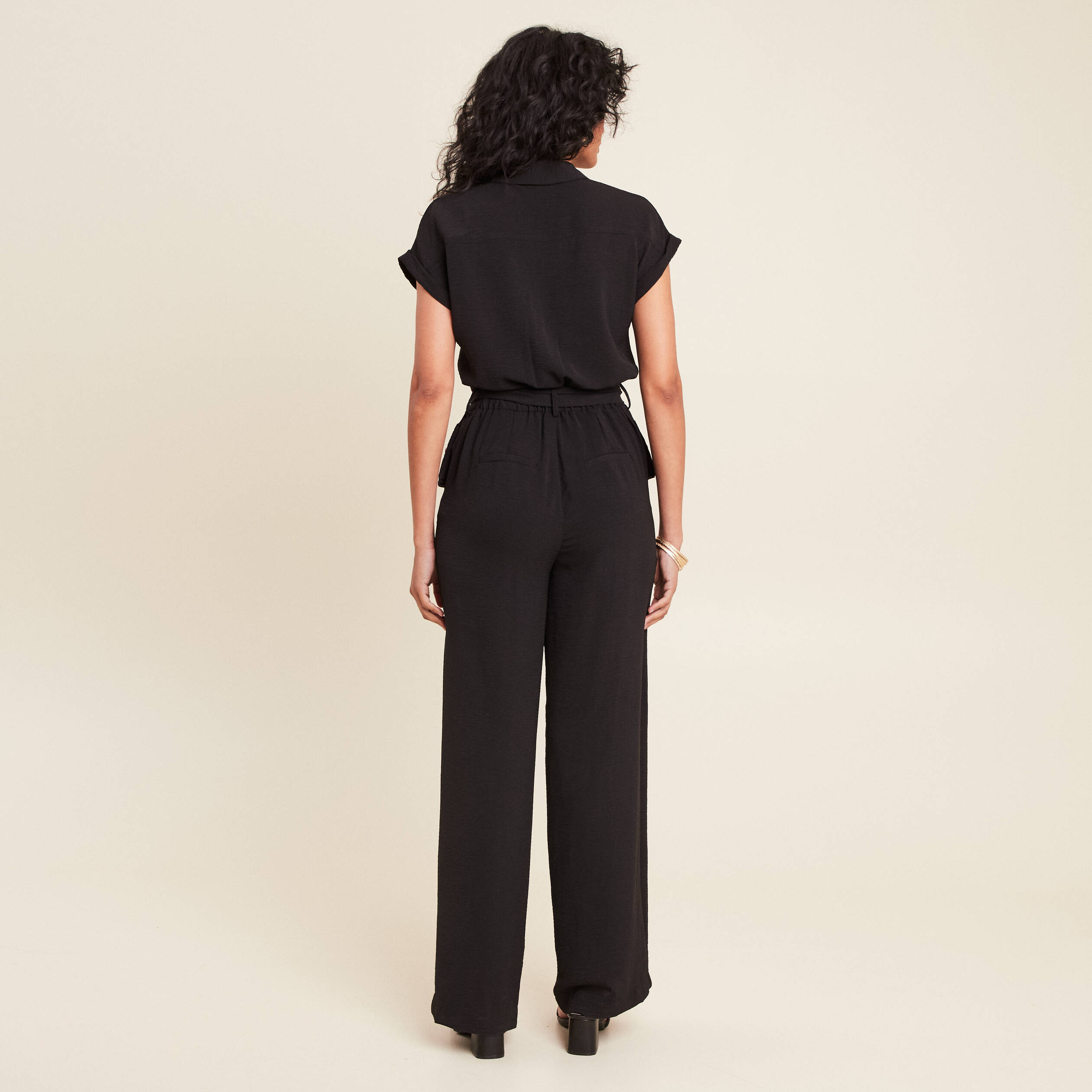 Combinaison pantalon ceintur&eacute;e noir femme