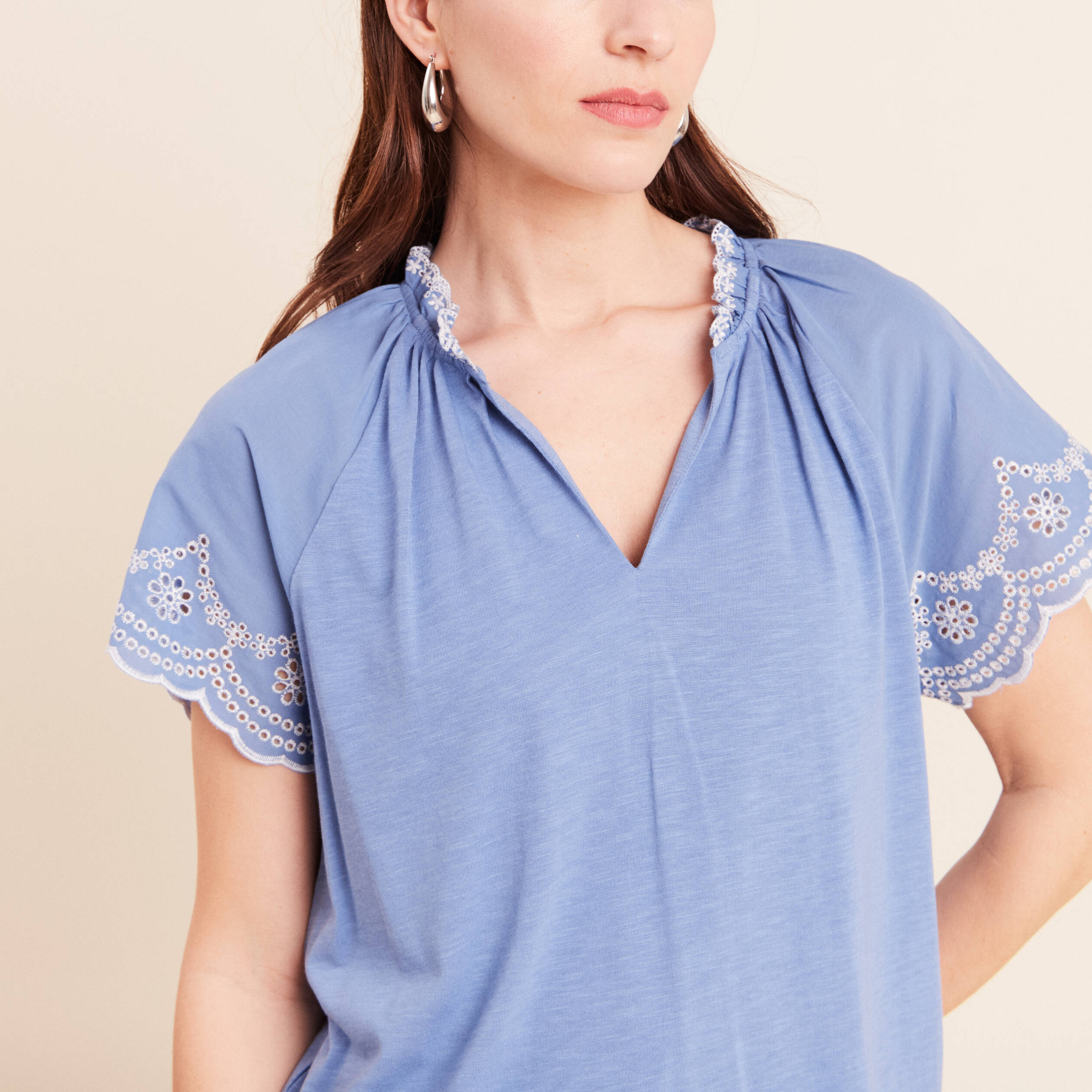 Blouse col tunisien manches courtes bleu ciel femme