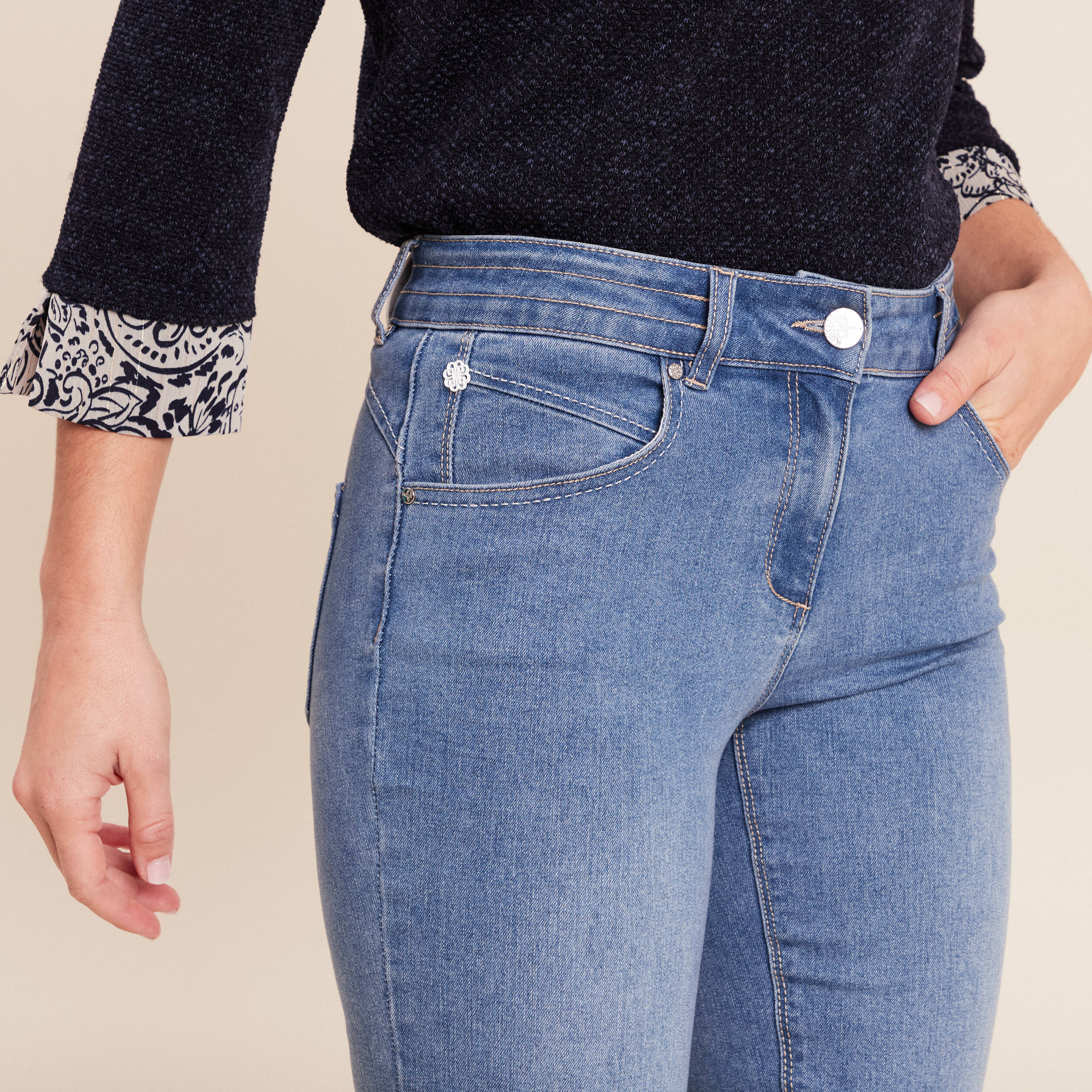 Jean coupe droite taille bascul&eacute;e denim double stone femme