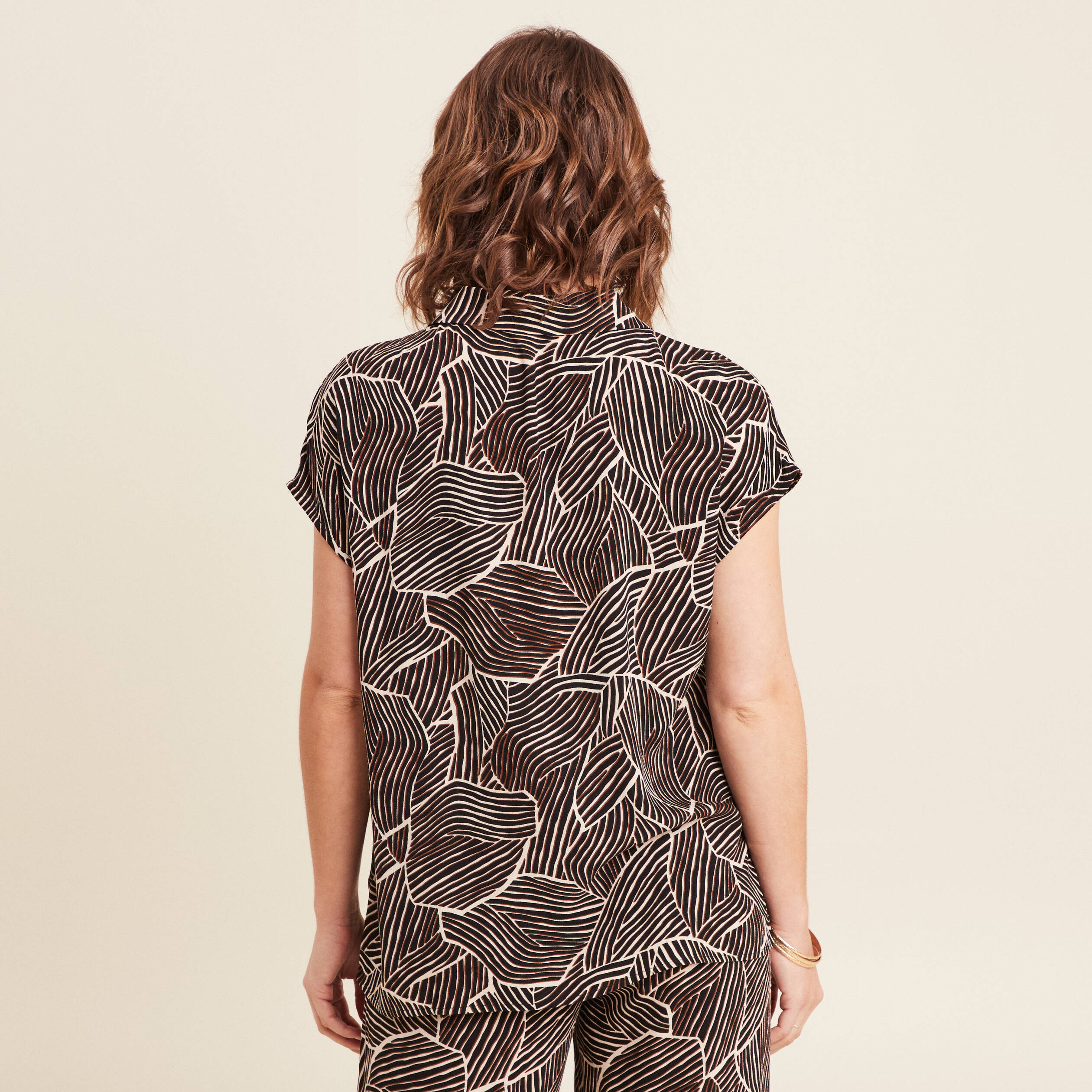 chemise crepe manches courtes noir femme Chemise crêpe manches courtes noir femme