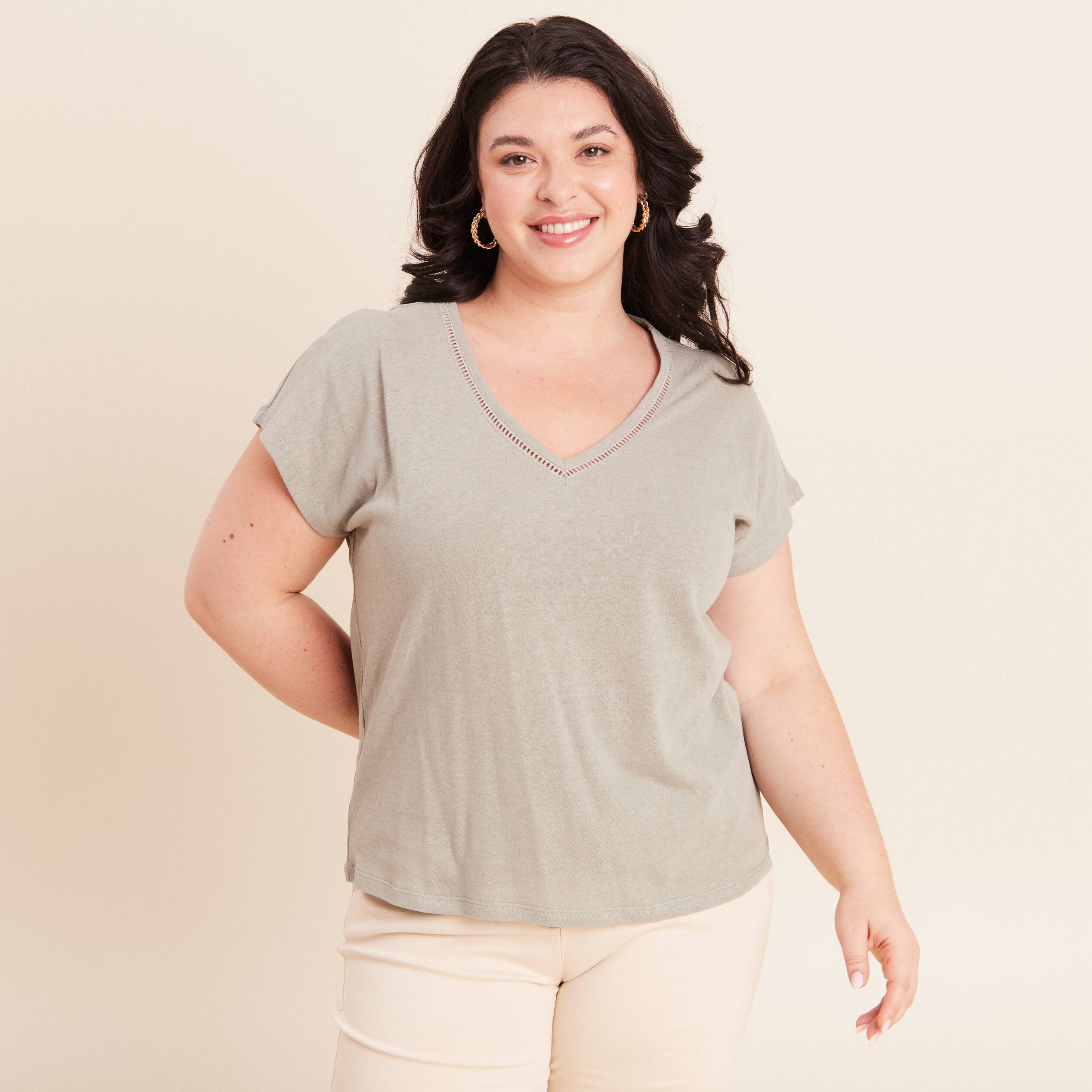T-shirt col v manches courtes aspect lin vert clair femme