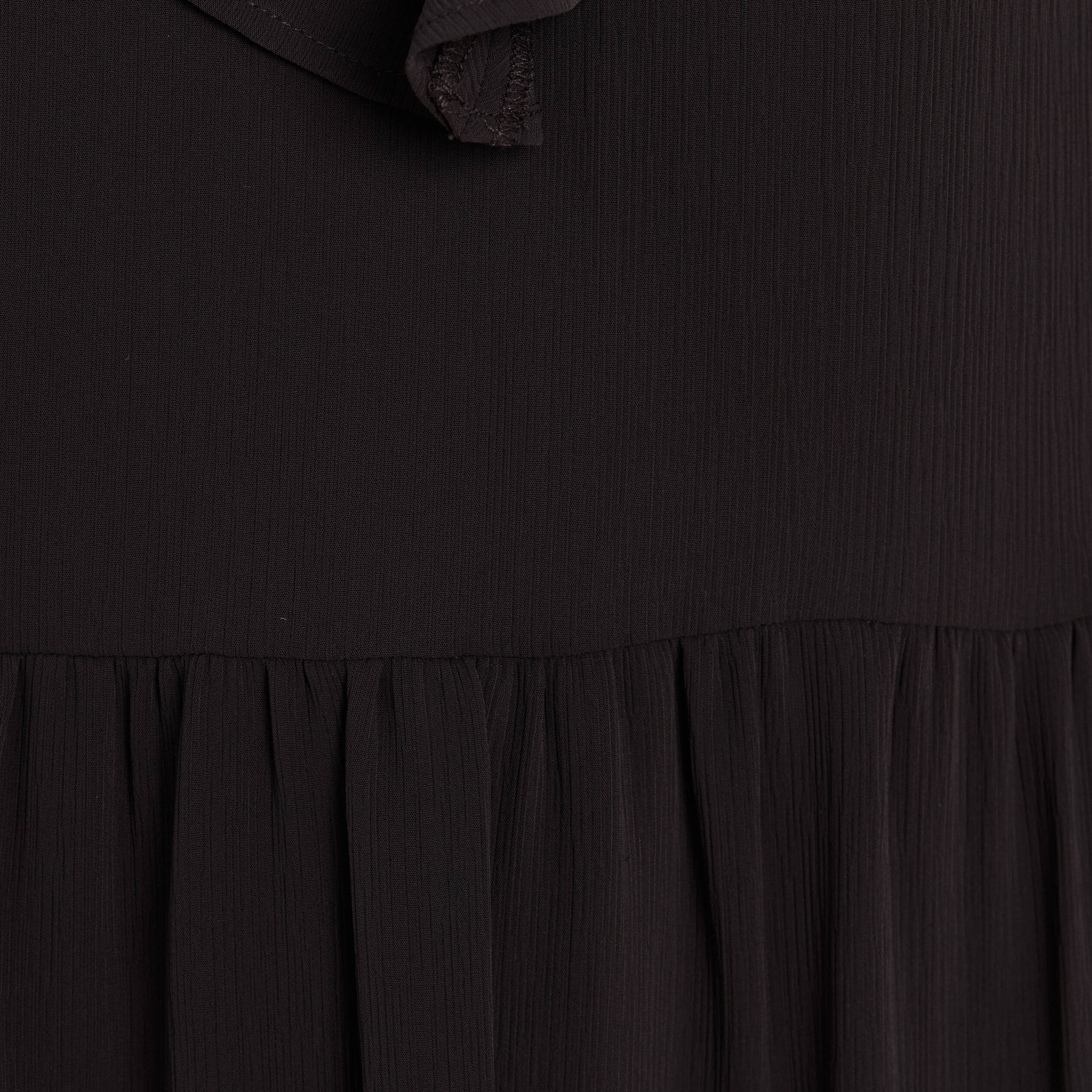 Robe courte &eacute;vas&eacute;e col v manches longues noir femme