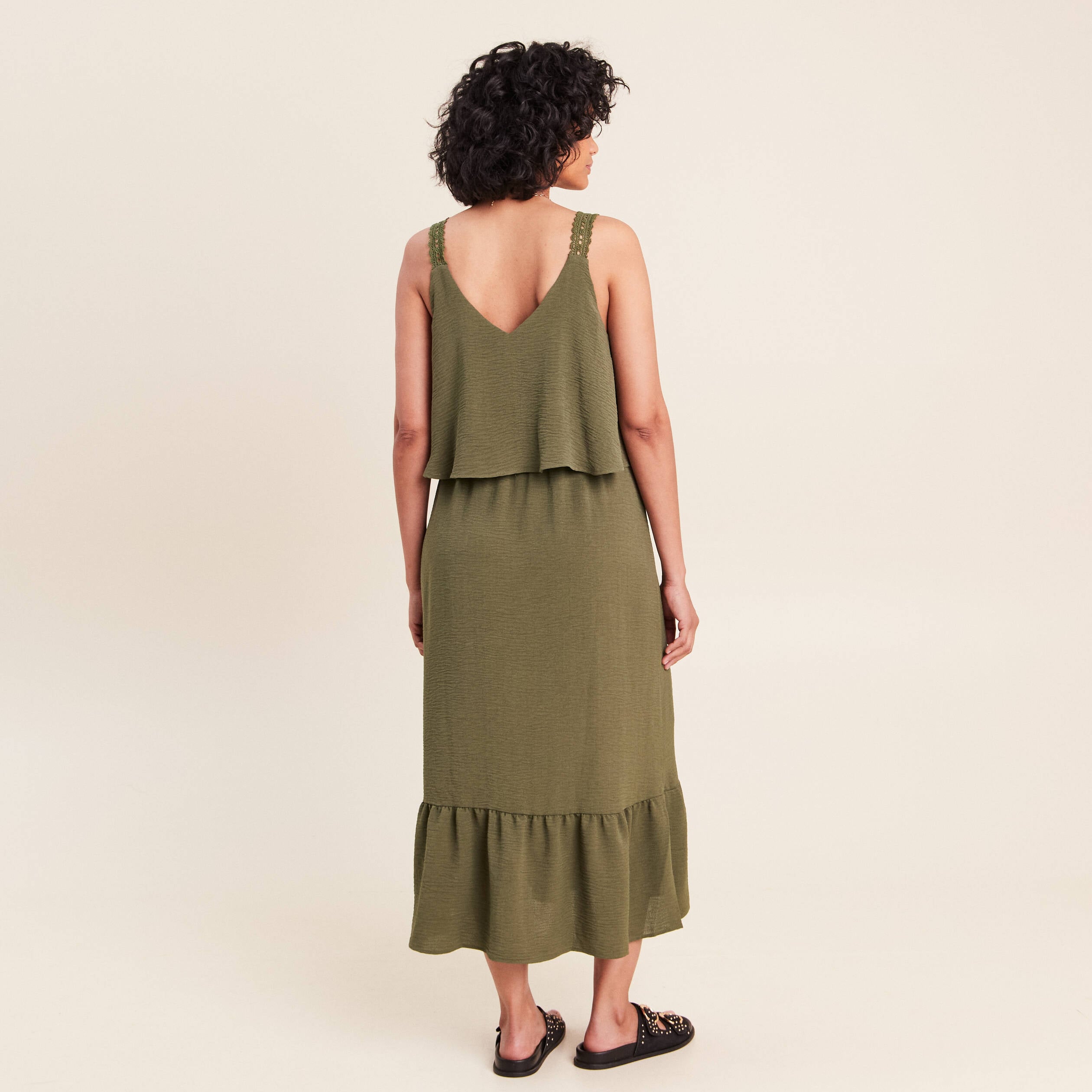 Robe fluide &eacute;vas&eacute;e &agrave; fines bretelles vert kaki femme