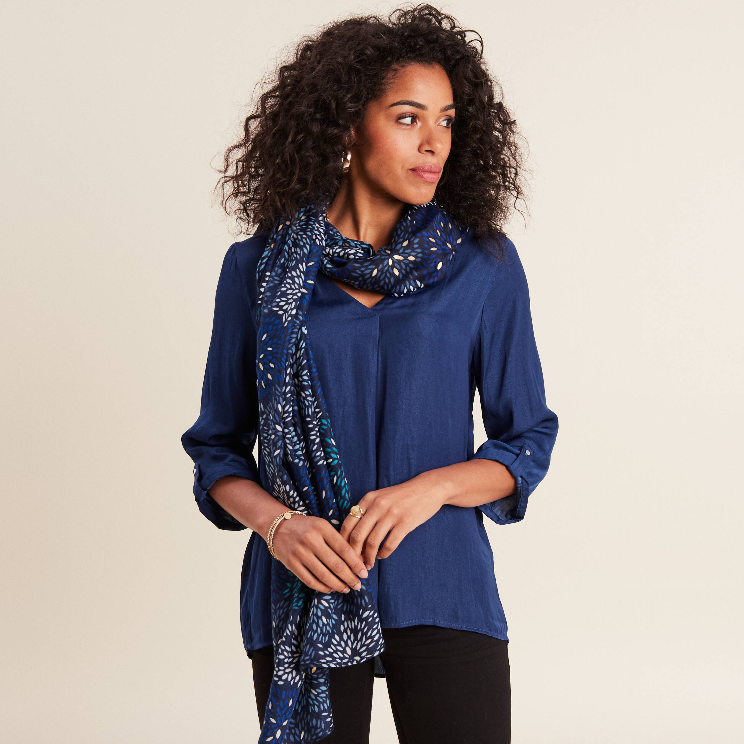 Foulard bleu fonc&eacute; femme