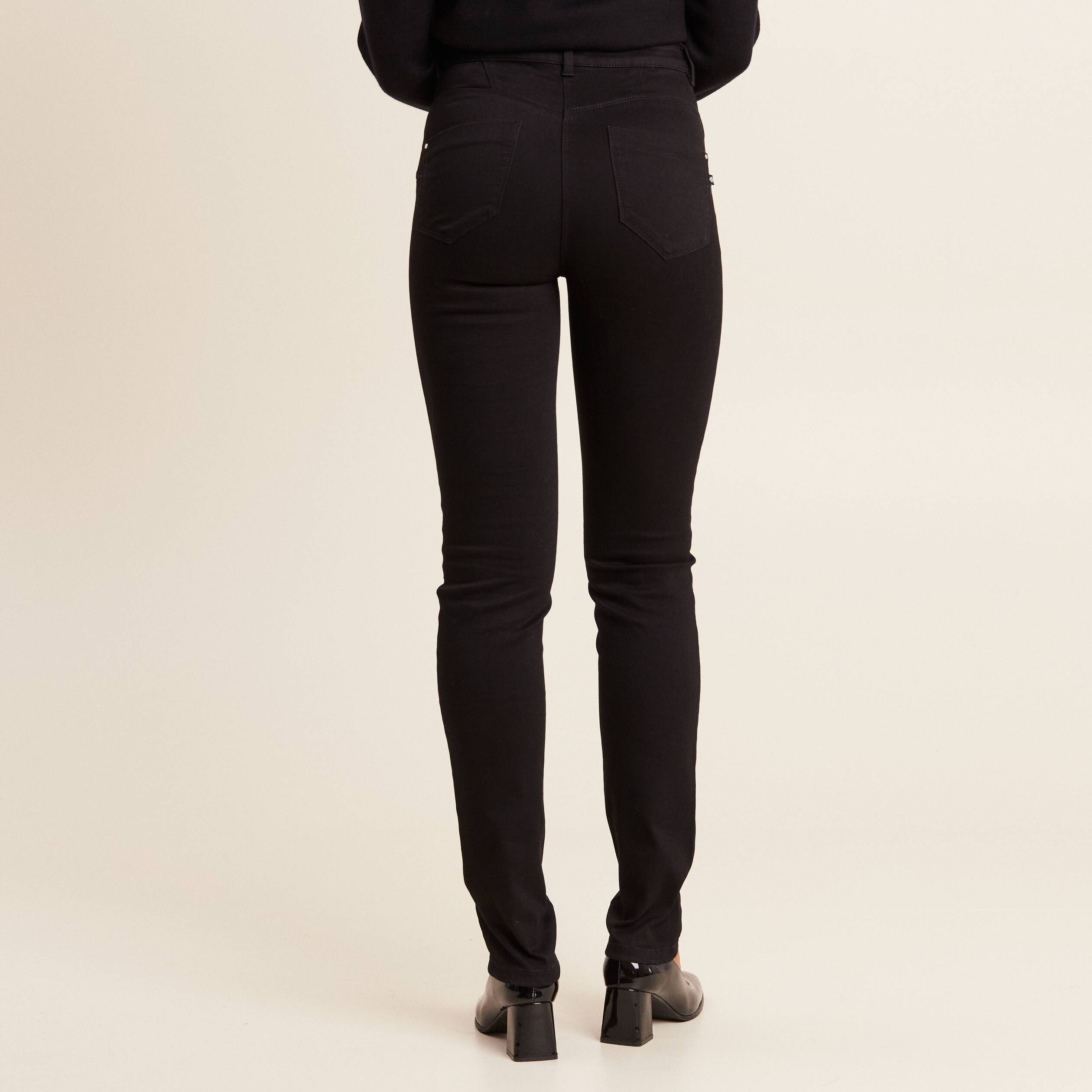 jean ajuste taille standard long noir femme Jean ajusté taille standard long noir femme