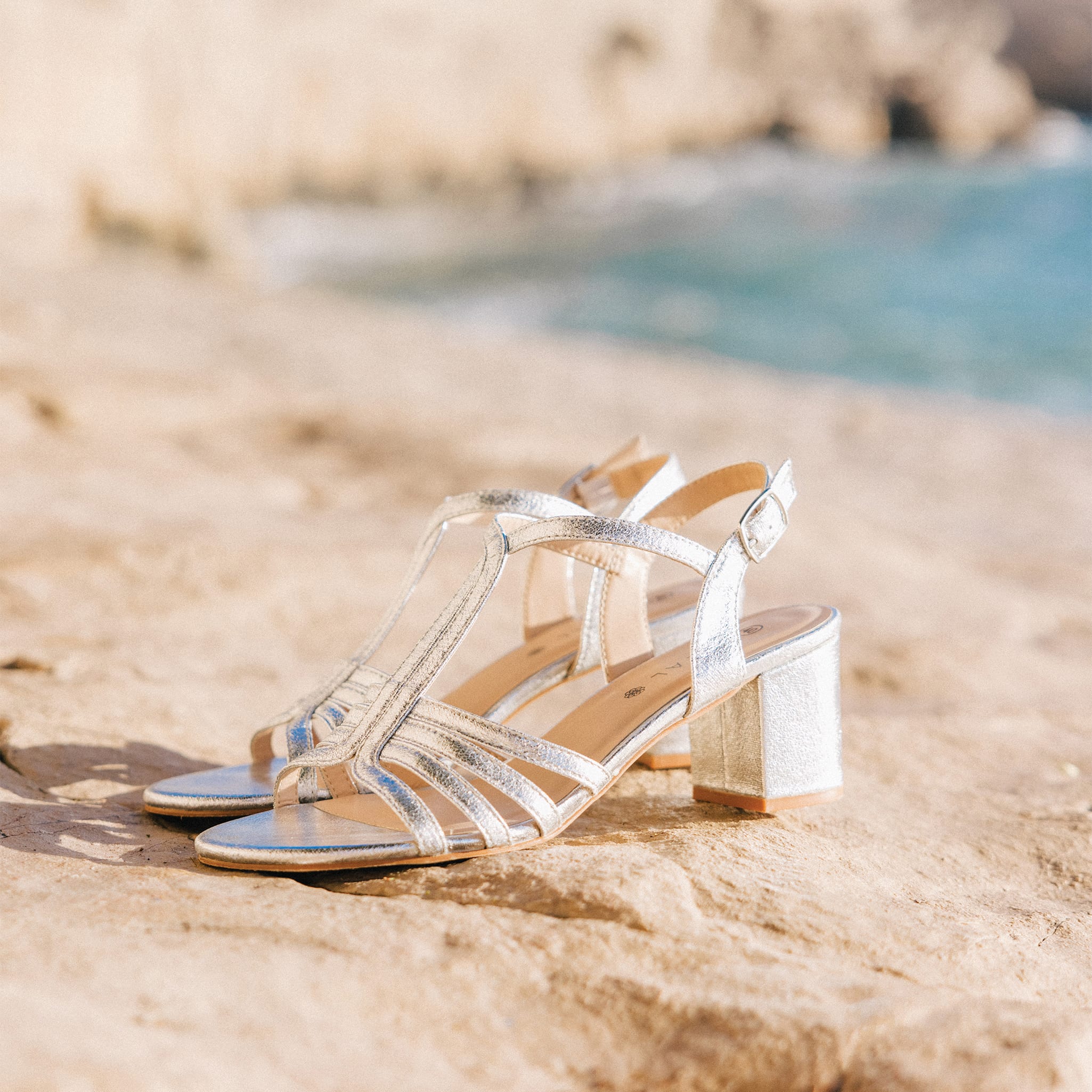 Sandales à talons métallisées couleur argent femme