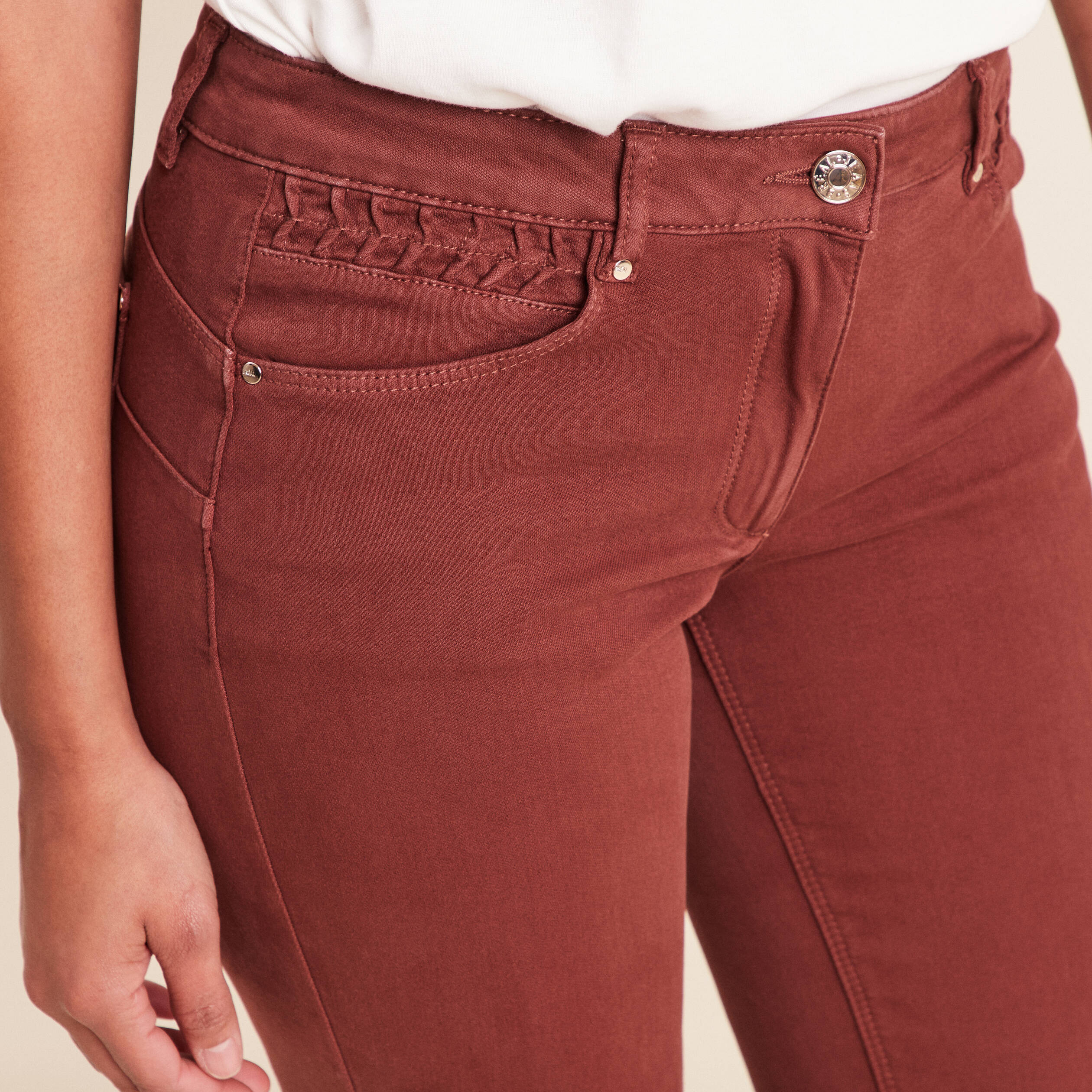 Jean coupe ajust&eacute;e taille bascul&eacute;e marron femme
