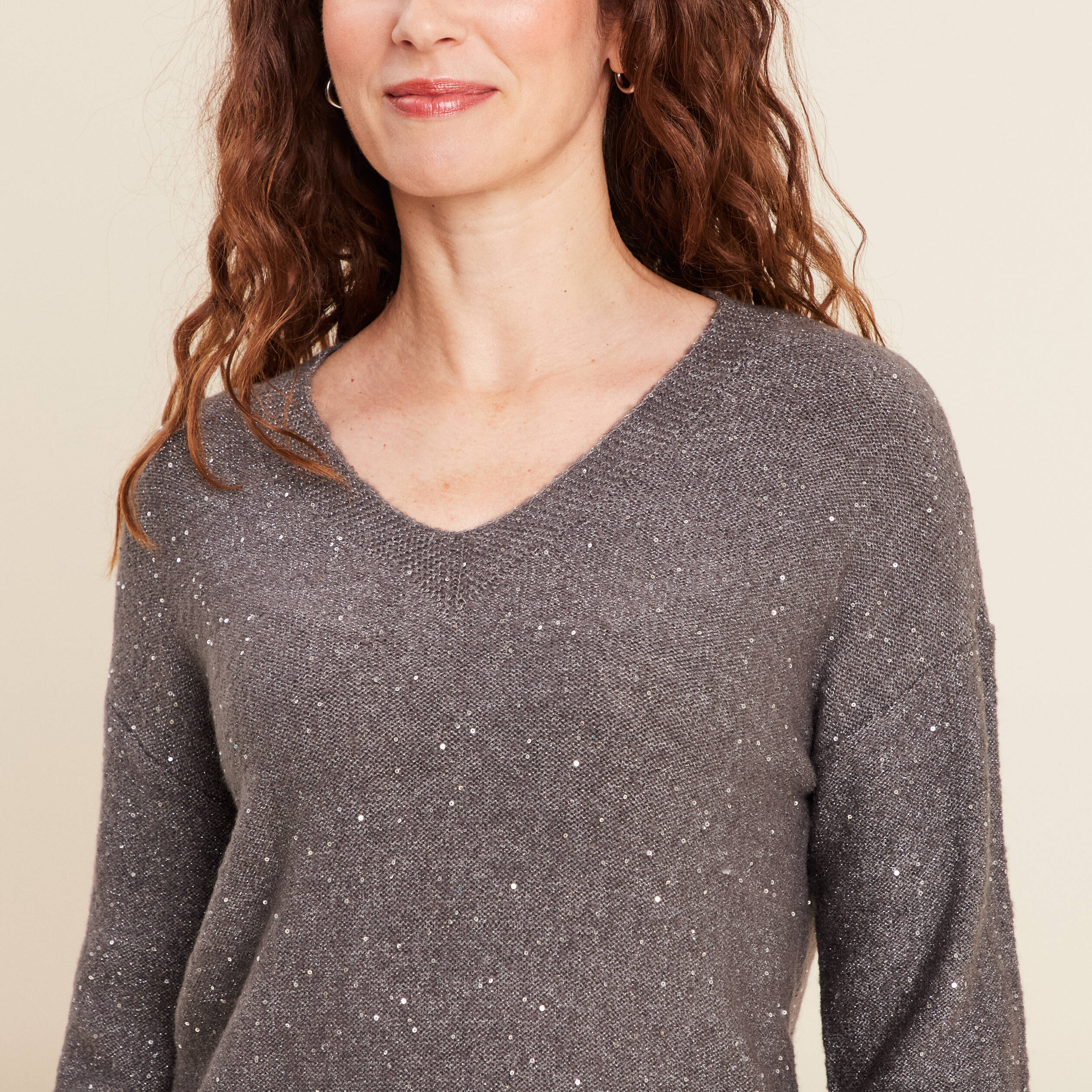 Pull col v manches longues &agrave; sequins gris fonc&eacute; femme