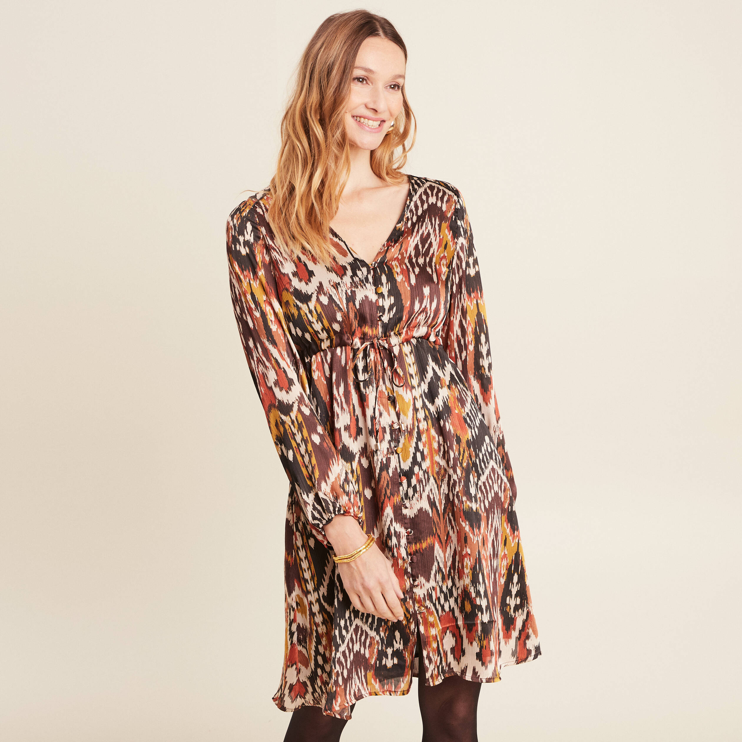 Robe évasée satin boutonnée noir femme