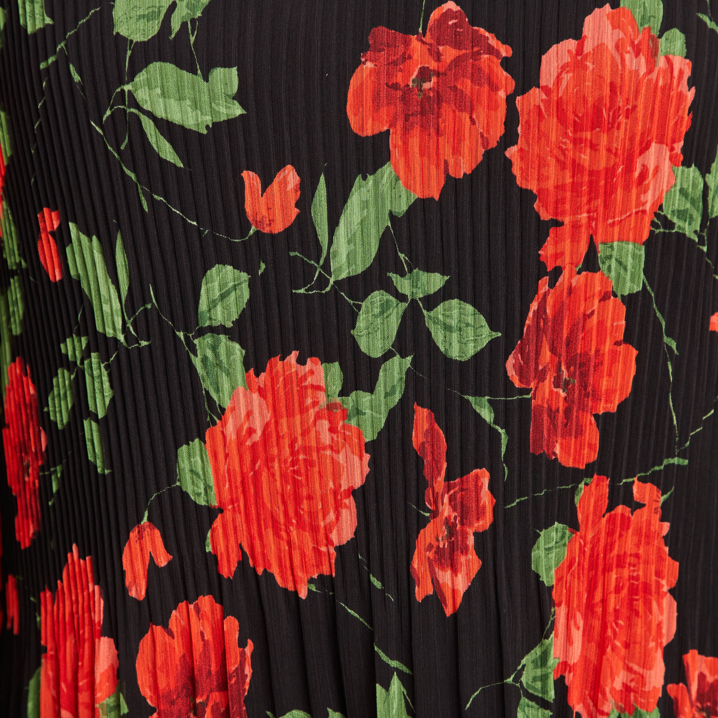 Robe courte &eacute;vas&eacute;e pliss&eacute;e manches 3/4 rouge femme