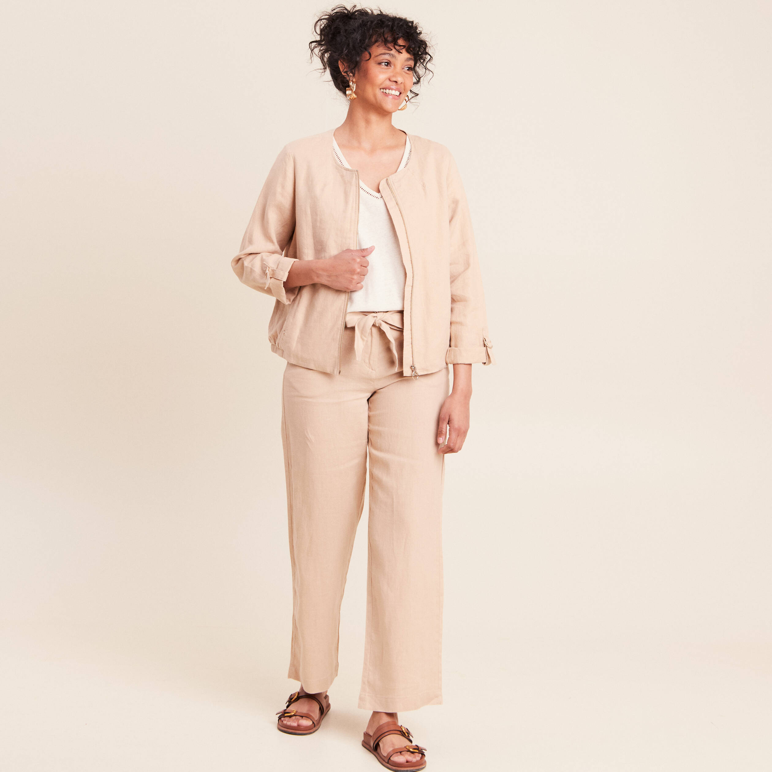 T-shirt col v manches courtes aspect lin beige femme